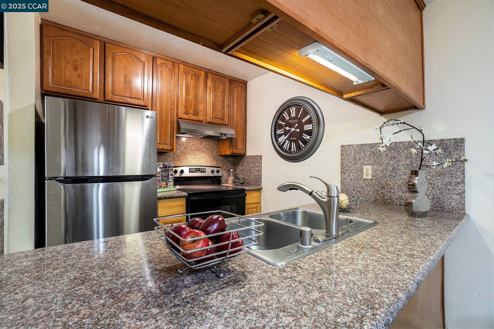 Detail Gallery Image 5 of 16 For 2065 Olivera Rd a,  Concord,  CA 94520 - 2 Beds | 1 Baths
