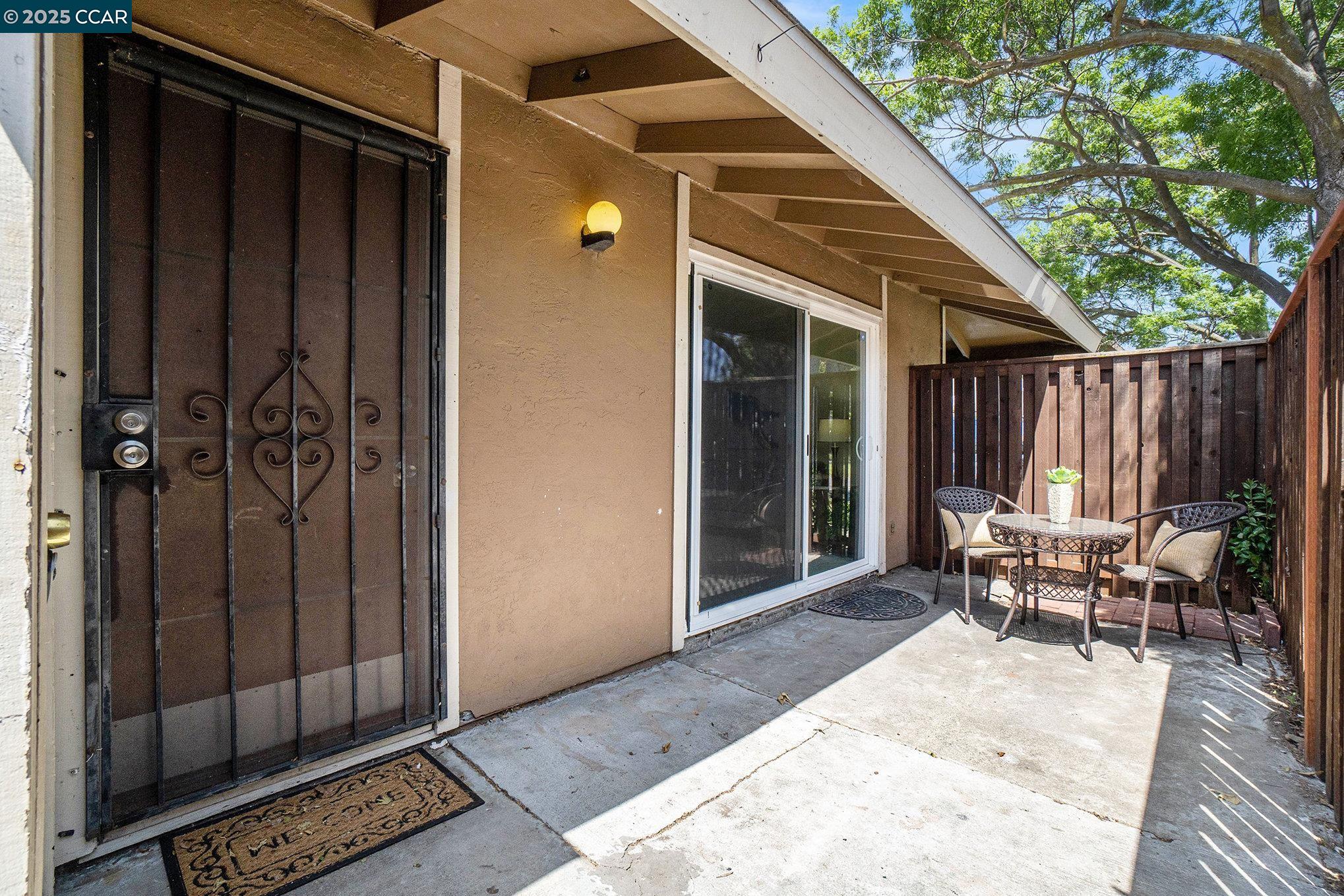 Detail Gallery Image 10 of 16 For 2065 Olivera Rd a,  Concord,  CA 94520 - 2 Beds | 1 Baths