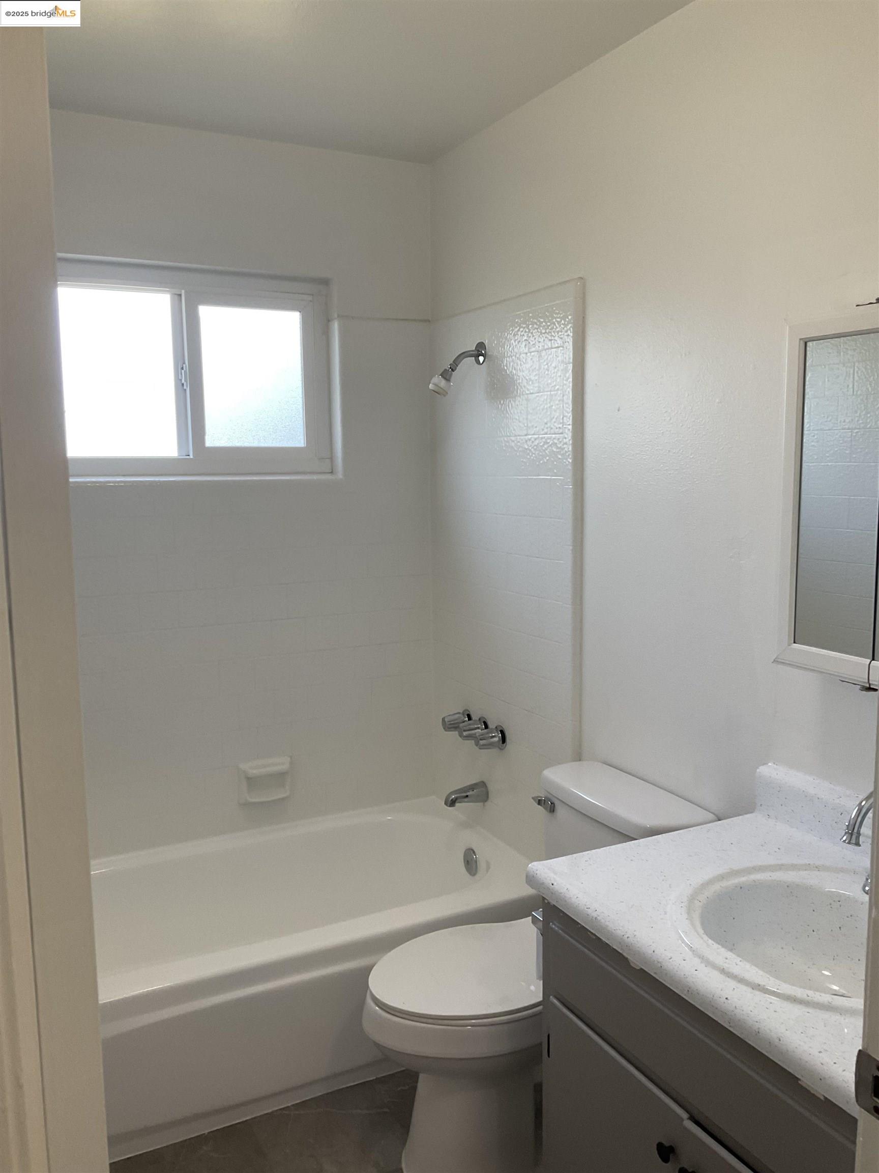 Detail Gallery Image 6 of 7 For 234 Crest Street #2,  Antioch,  CA 94509 - 2 Beds | 1 Baths