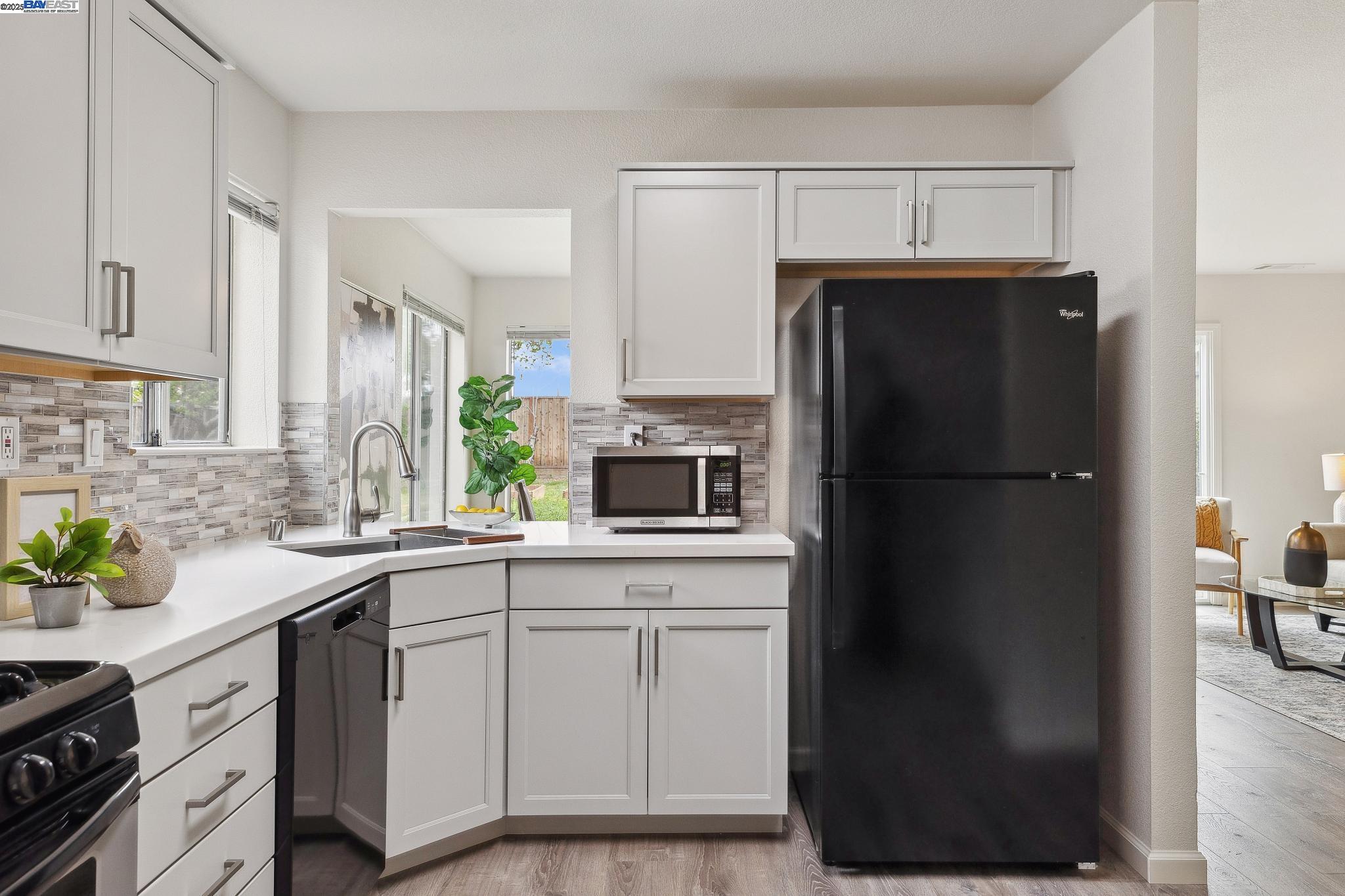 Detail Gallery Image 15 of 33 For 369 Anchor Dr, Bay Point,  CA 94565 - 3 Beds | 2/1 Baths