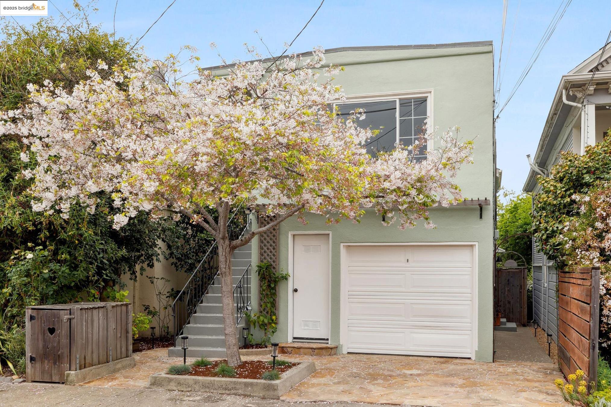 Detail Gallery Image 1 of 47 For 1626 Kains Ave., Berkeley,  CA 94702 - 4 Beds | 2/1 Baths