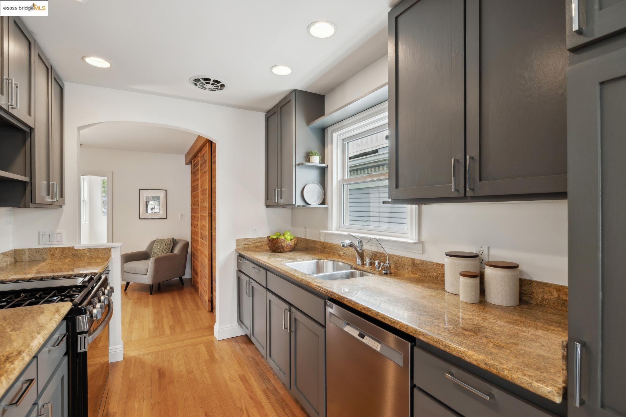 Detail Gallery Image 11 of 47 For 1626 Kains Ave., Berkeley,  CA 94702 - 4 Beds | 2/1 Baths