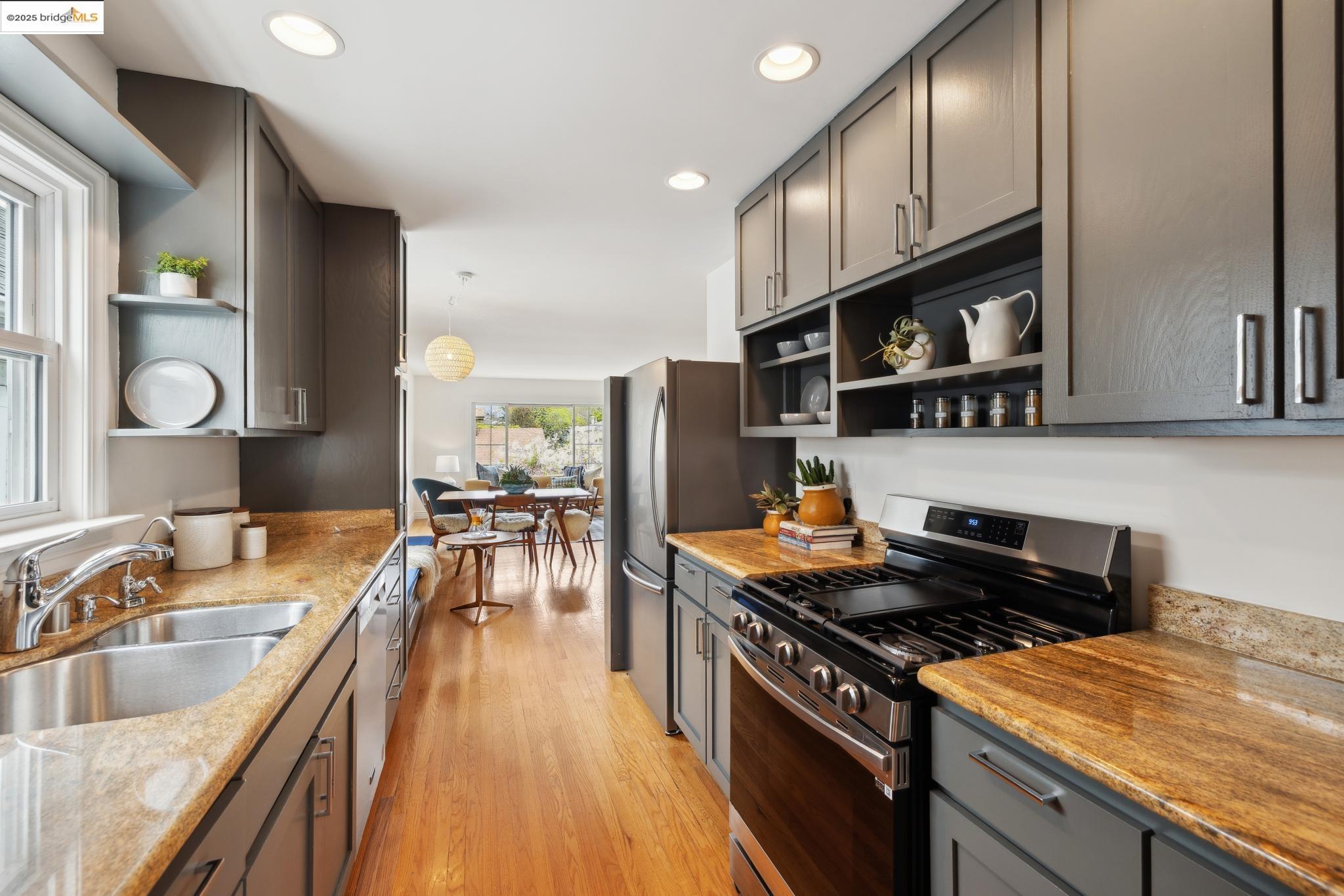 Detail Gallery Image 12 of 47 For 1626 Kains Ave., Berkeley,  CA 94702 - 4 Beds | 2/1 Baths