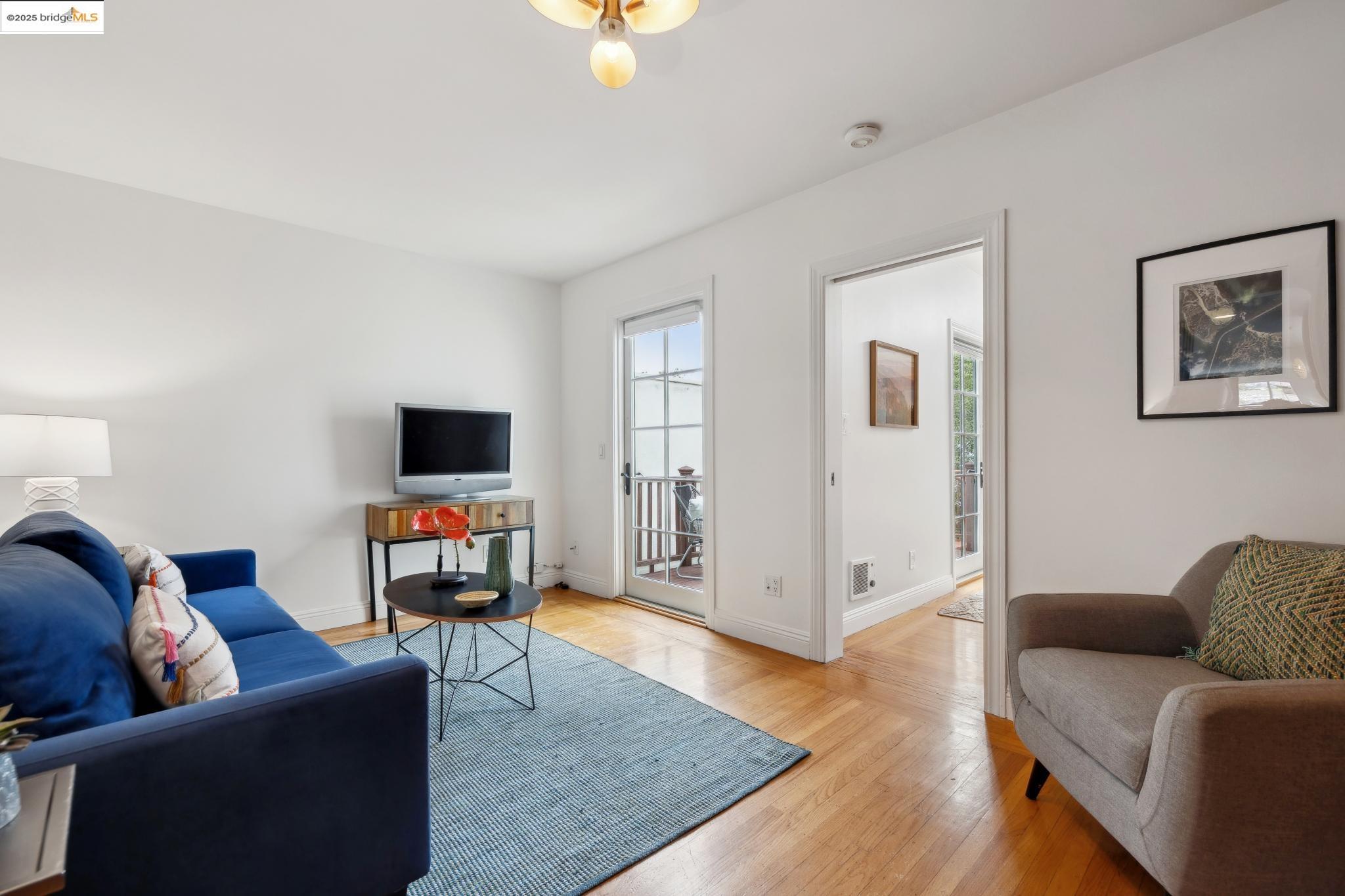 Detail Gallery Image 17 of 47 For 1626 Kains Ave., Berkeley,  CA 94702 - 4 Beds | 2/1 Baths
