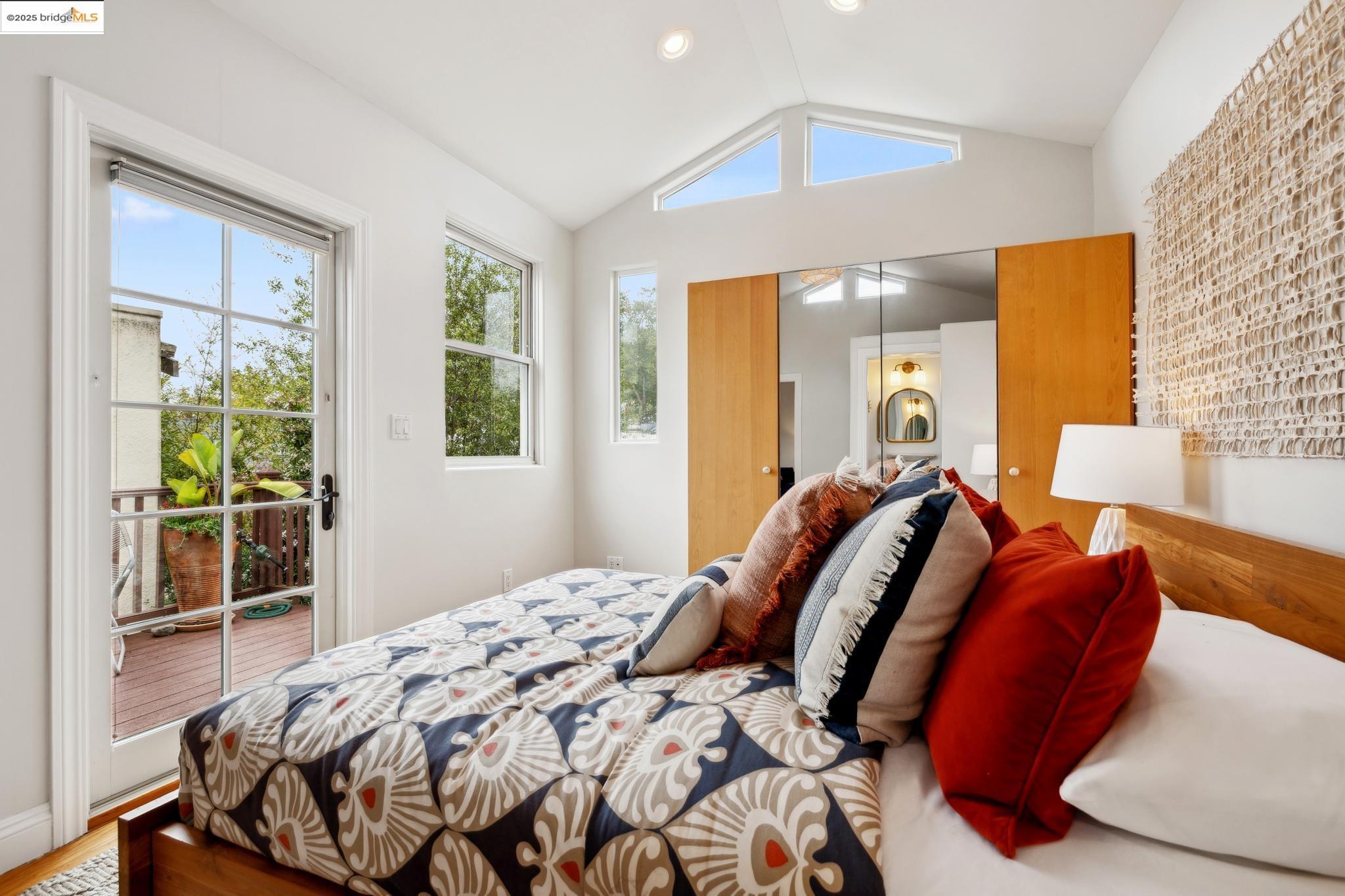 Detail Gallery Image 18 of 47 For 1626 Kains Ave., Berkeley,  CA 94702 - 4 Beds | 2/1 Baths
