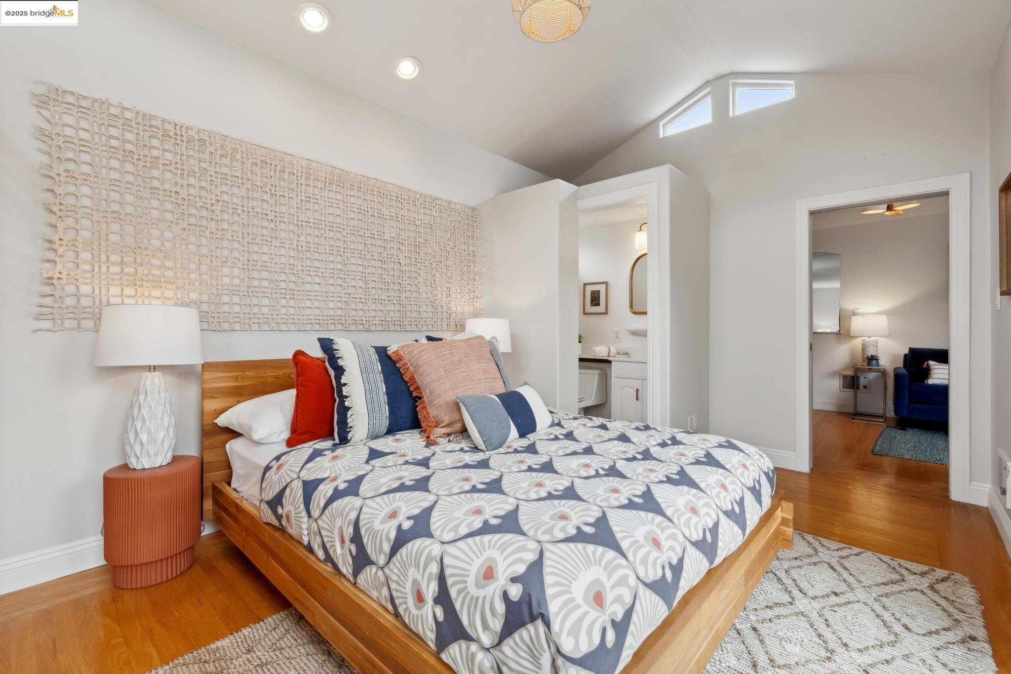 Detail Gallery Image 19 of 47 For 1626 Kains Ave., Berkeley,  CA 94702 - 4 Beds | 2/1 Baths