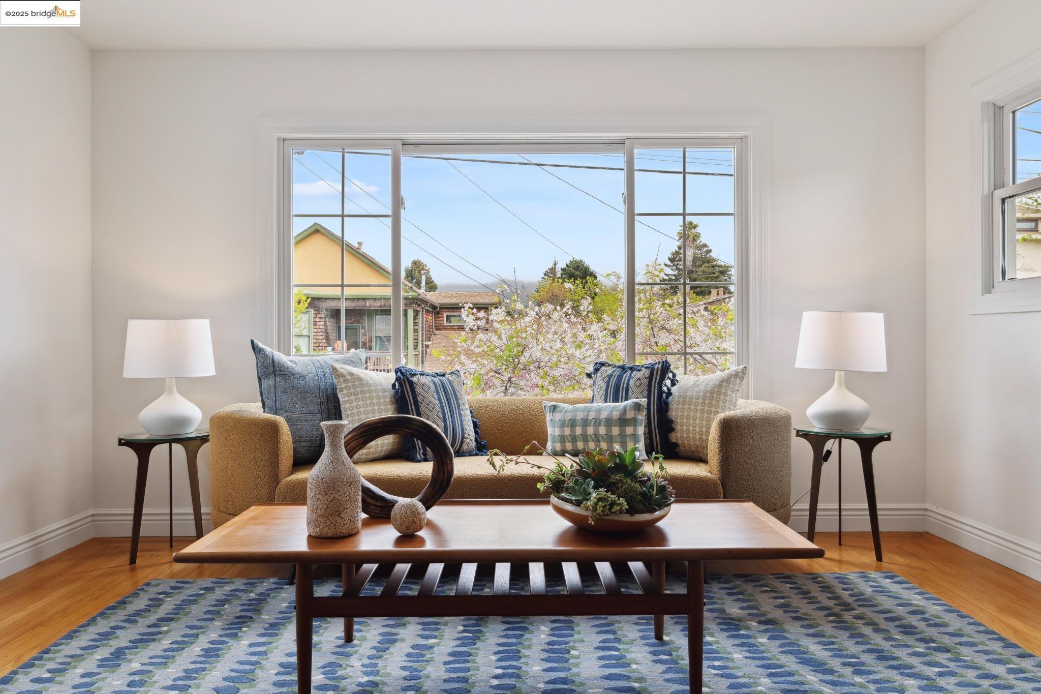 Detail Gallery Image 3 of 47 For 1626 Kains Ave., Berkeley,  CA 94702 - 4 Beds | 2/1 Baths