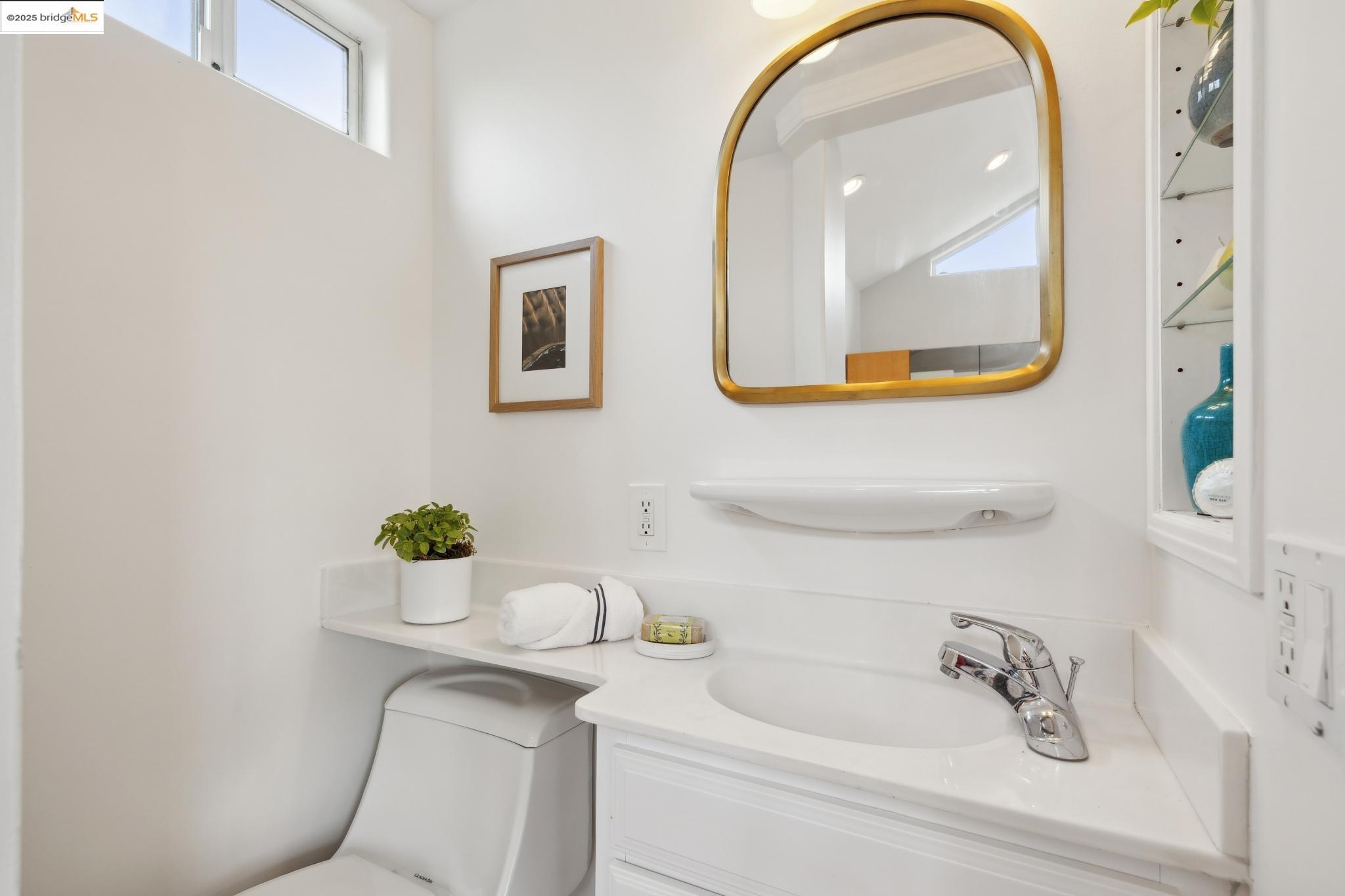 Detail Gallery Image 21 of 47 For 1626 Kains Ave., Berkeley,  CA 94702 - 4 Beds | 2/1 Baths