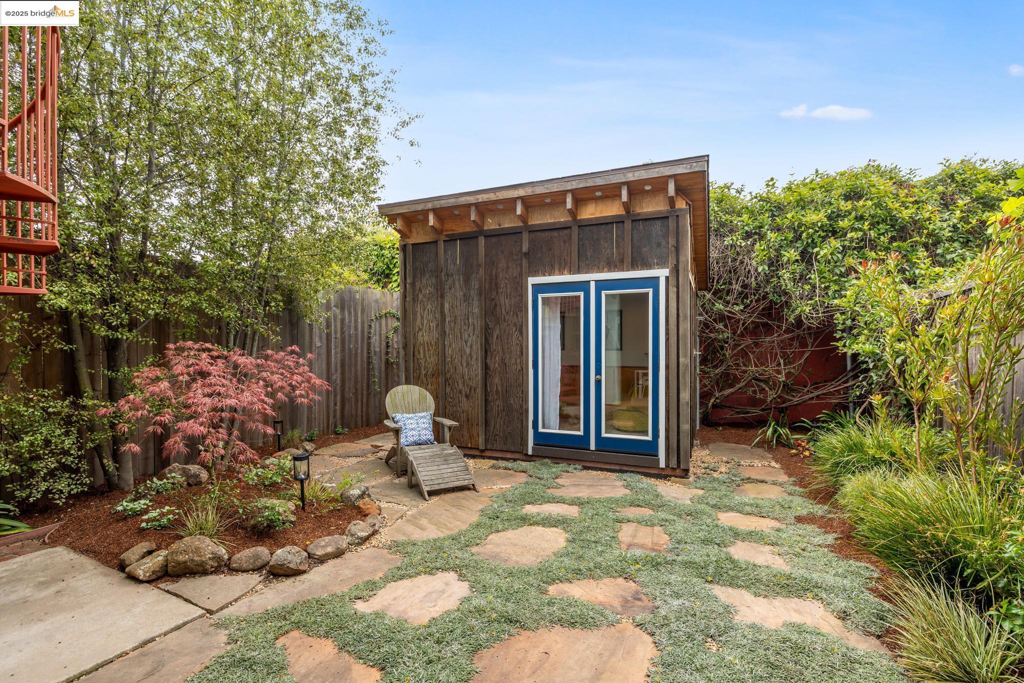 Detail Gallery Image 27 of 47 For 1626 Kains Ave., Berkeley,  CA 94702 - 4 Beds | 2/1 Baths