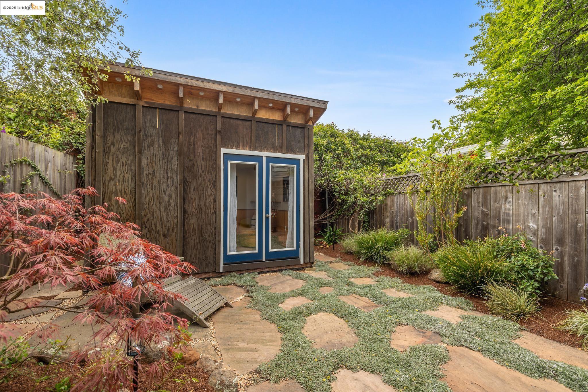 Detail Gallery Image 28 of 47 For 1626 Kains Ave., Berkeley,  CA 94702 - 4 Beds | 2/1 Baths