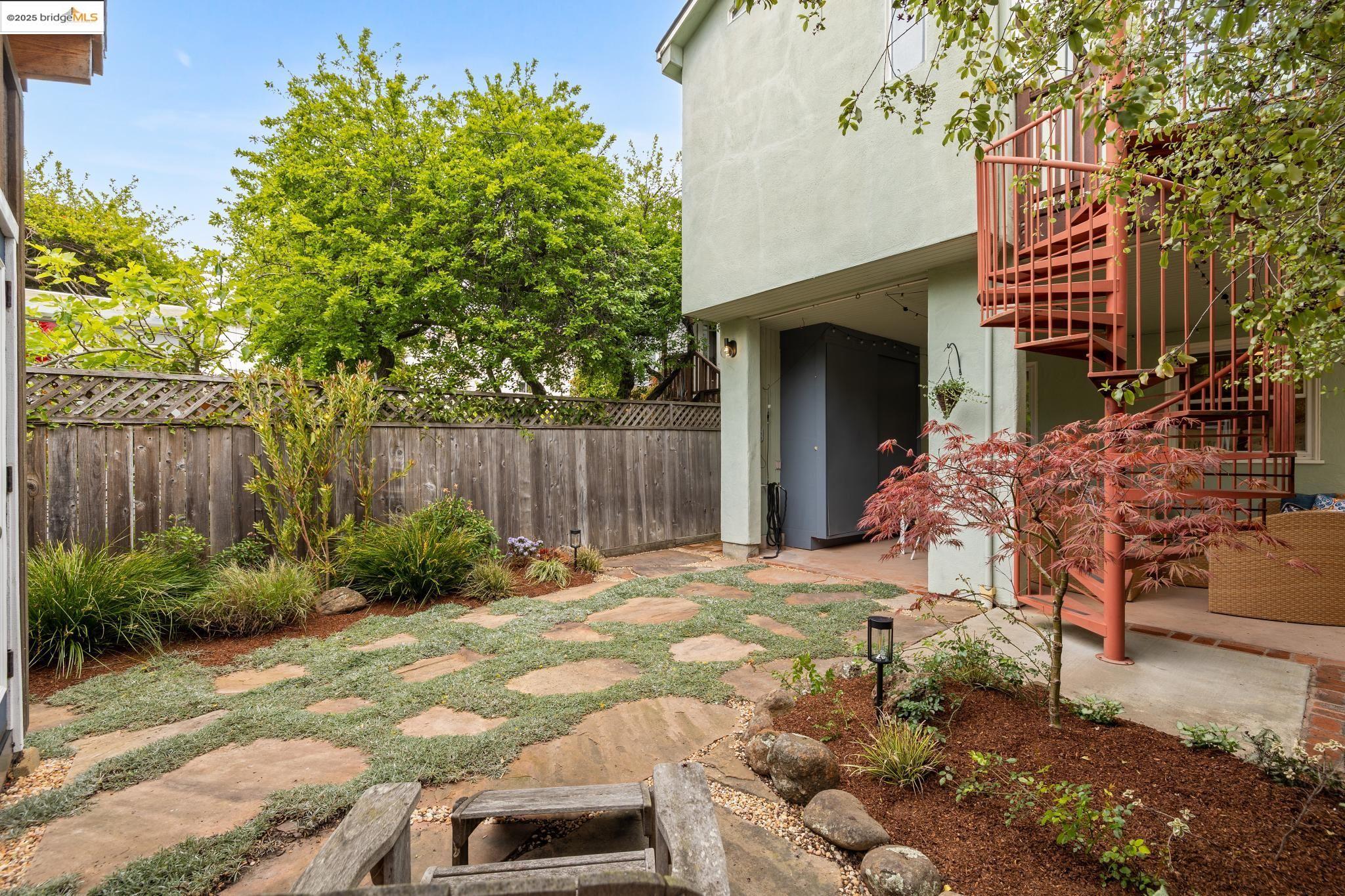 Detail Gallery Image 31 of 47 For 1626 Kains Ave., Berkeley,  CA 94702 - 4 Beds | 2/1 Baths