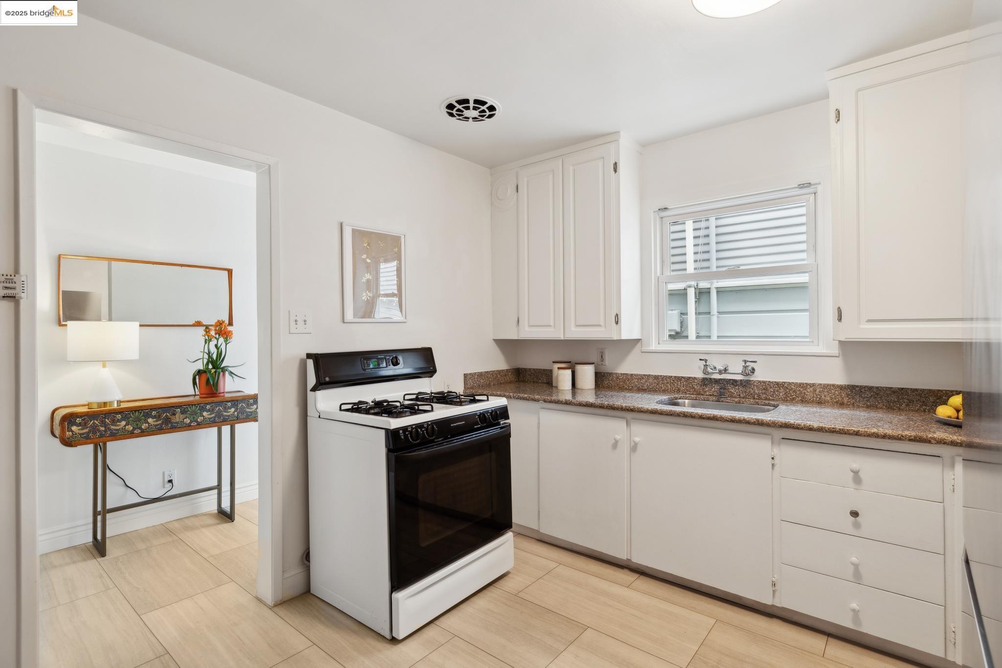 Detail Gallery Image 35 of 47 For 1626 Kains Ave., Berkeley,  CA 94702 - 4 Beds | 2/1 Baths