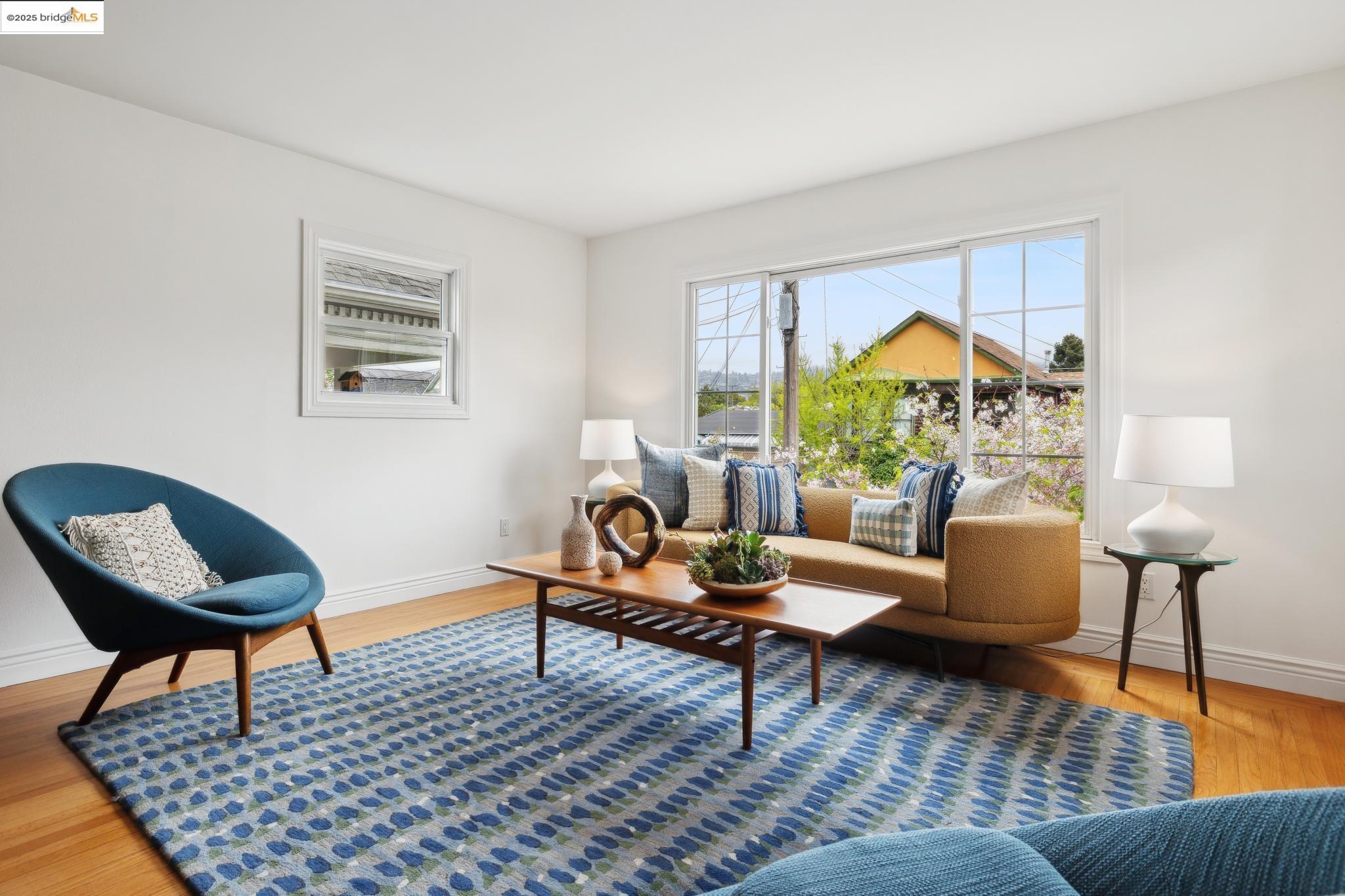 Detail Gallery Image 5 of 47 For 1626 Kains Ave., Berkeley,  CA 94702 - 4 Beds | 2/1 Baths