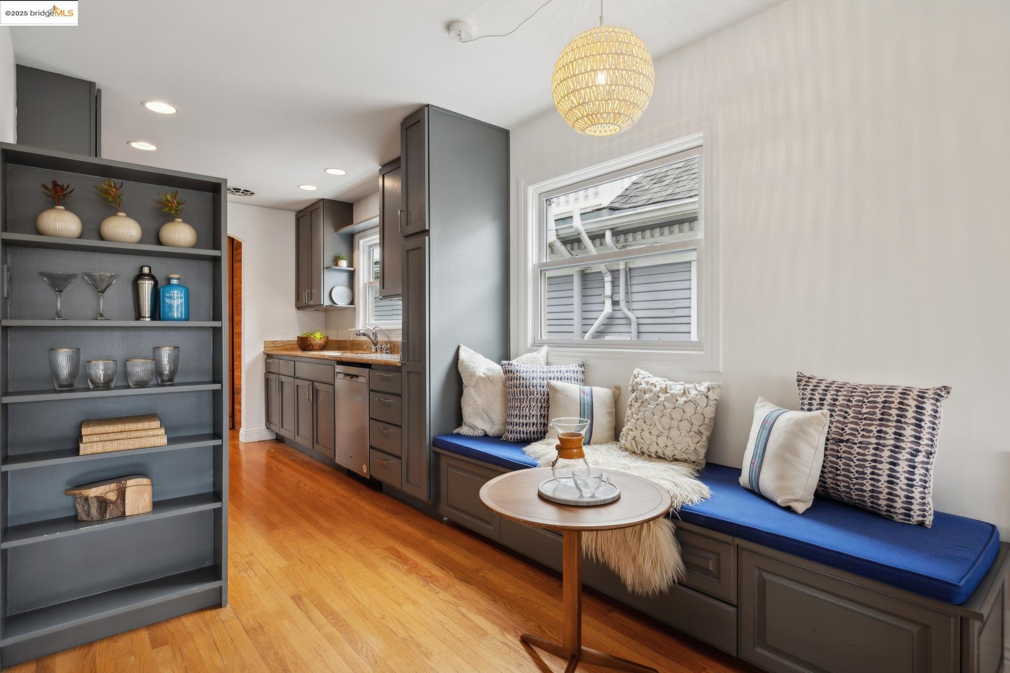 Detail Gallery Image 10 of 47 For 1626 Kains Ave., Berkeley,  CA 94702 - 4 Beds | 2/1 Baths