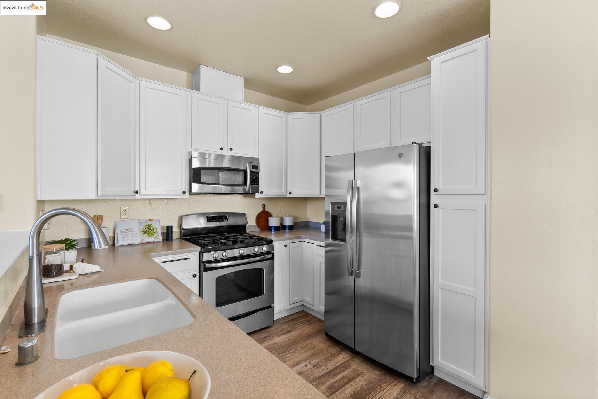 Detail Gallery Image 11 of 31 For 605 Artistic Pl, Hayward,  CA 94541 - 3 Beds | 3 Baths