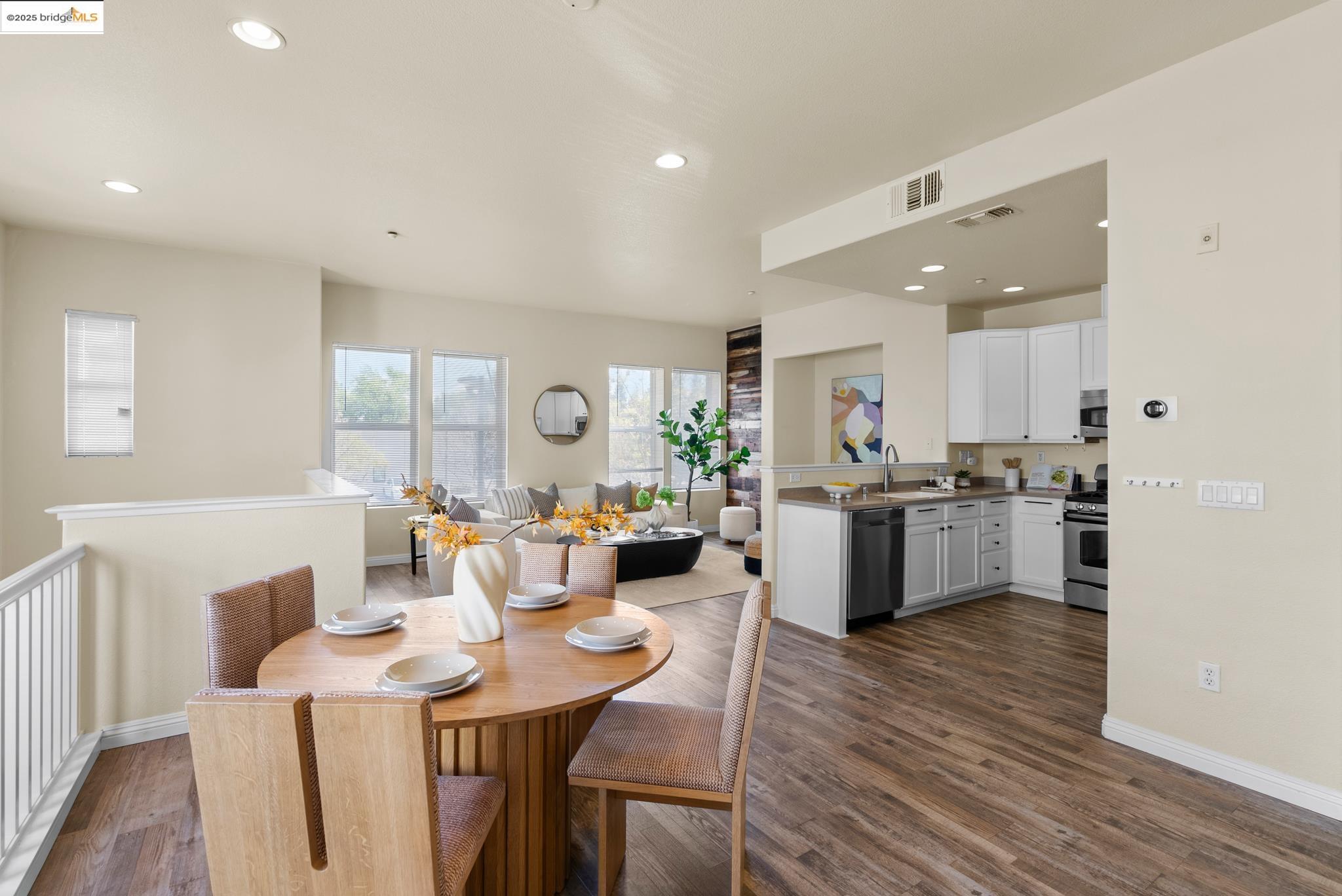 Detail Gallery Image 7 of 31 For 605 Artistic Pl, Hayward,  CA 94541 - 3 Beds | 3 Baths