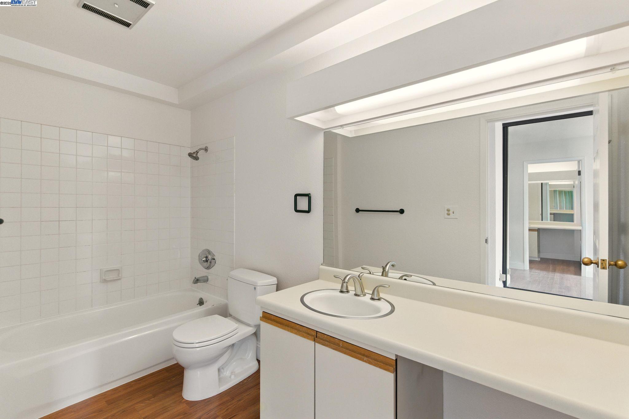 Detail Gallery Image 18 of 27 For 245 Perkins St #33,  Oakland,  CA 94610 - 2 Beds | 2 Baths