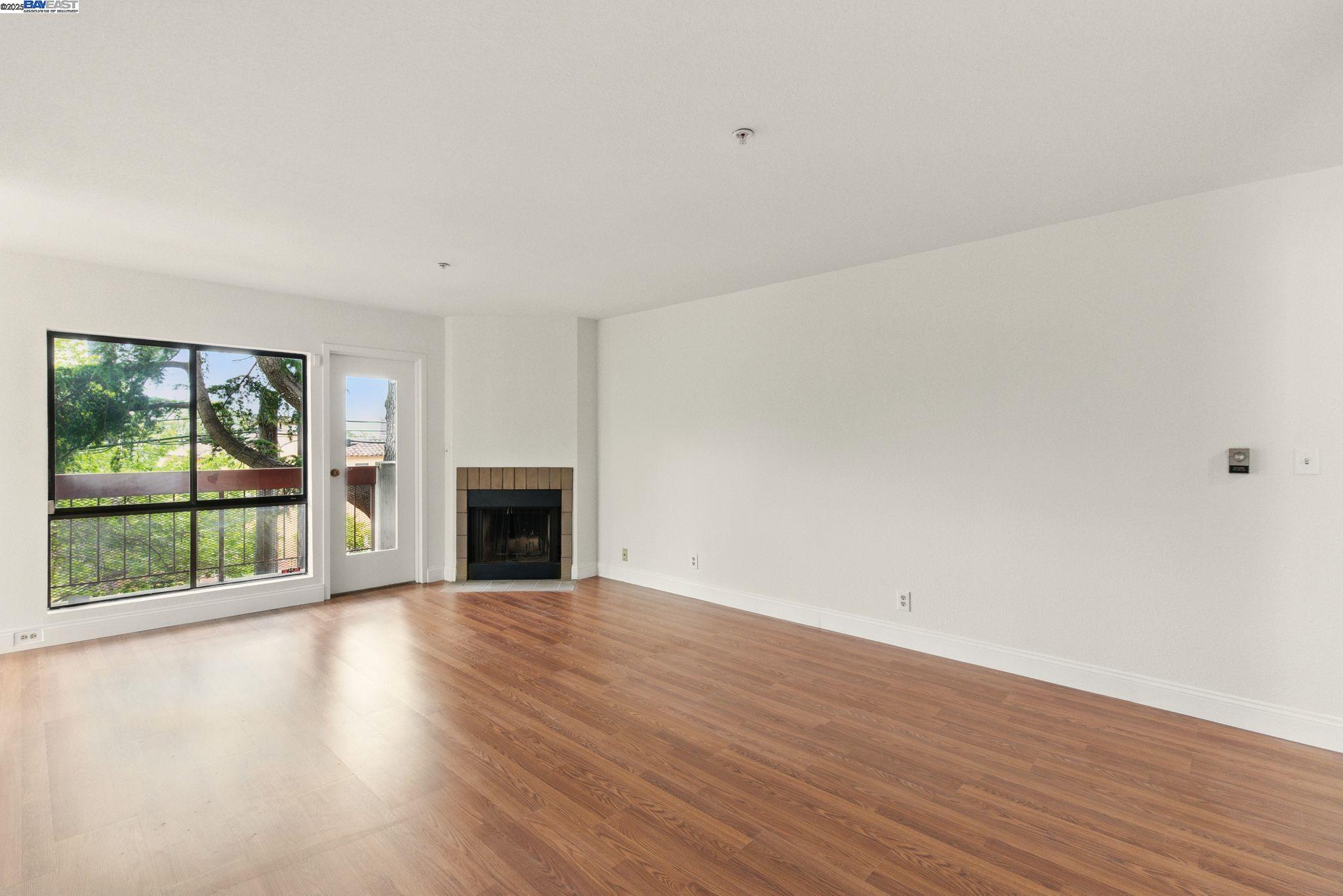 Detail Gallery Image 4 of 27 For 245 Perkins St #33,  Oakland,  CA 94610 - 2 Beds | 2 Baths