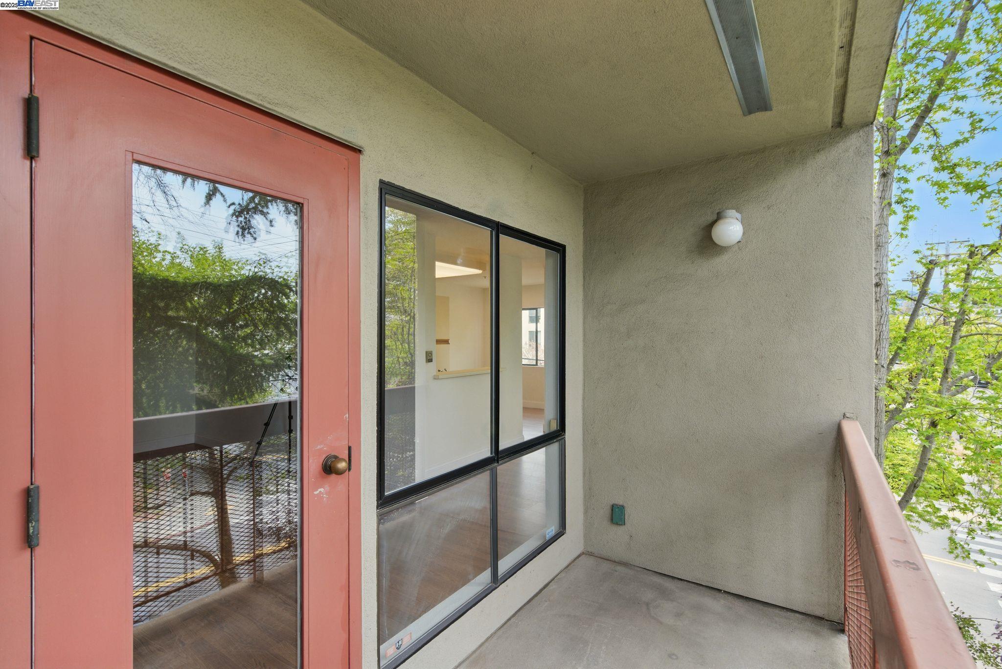 Detail Gallery Image 5 of 27 For 245 Perkins St #33,  Oakland,  CA 94610 - 2 Beds | 2 Baths