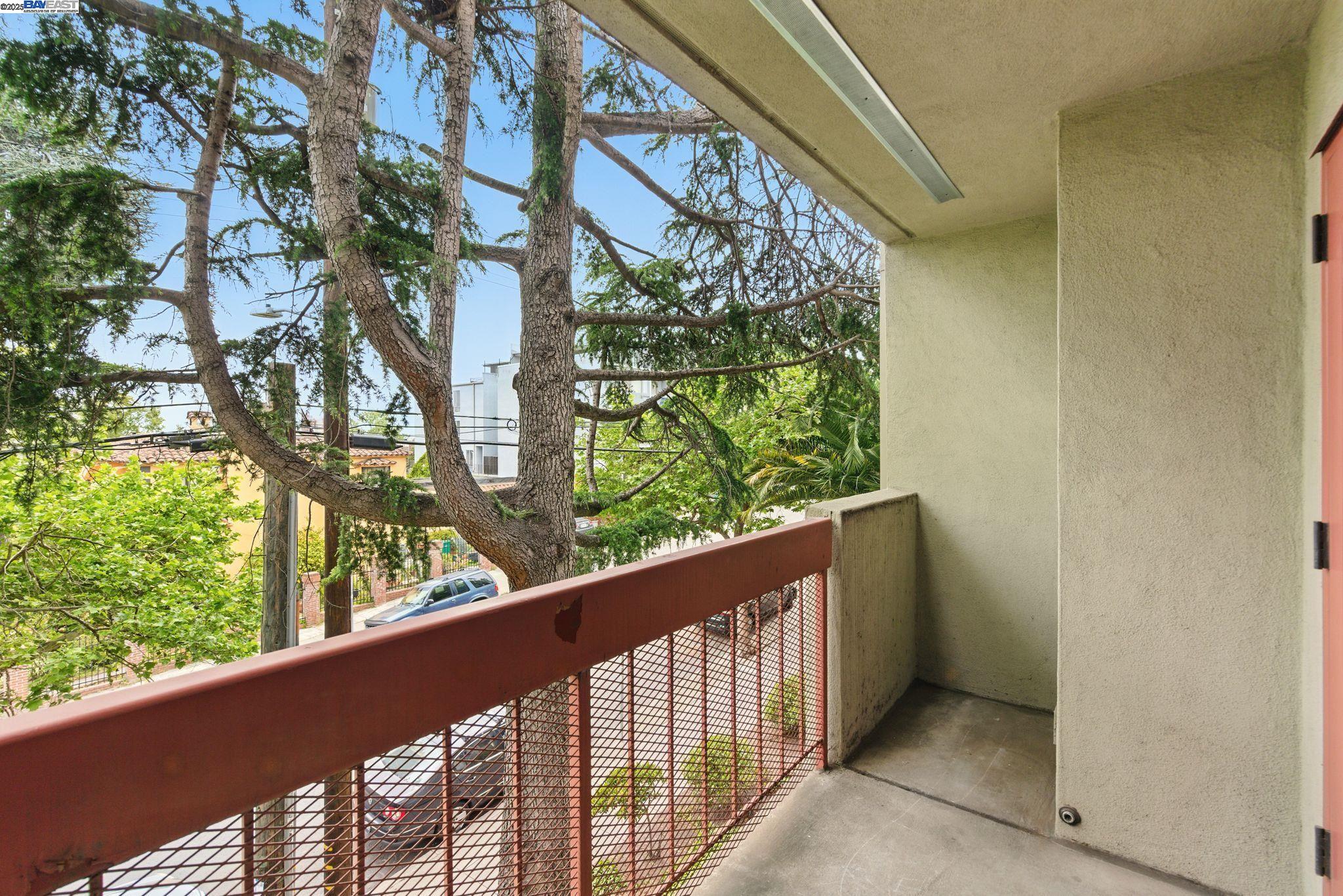 Detail Gallery Image 6 of 27 For 245 Perkins St #33,  Oakland,  CA 94610 - 2 Beds | 2 Baths
