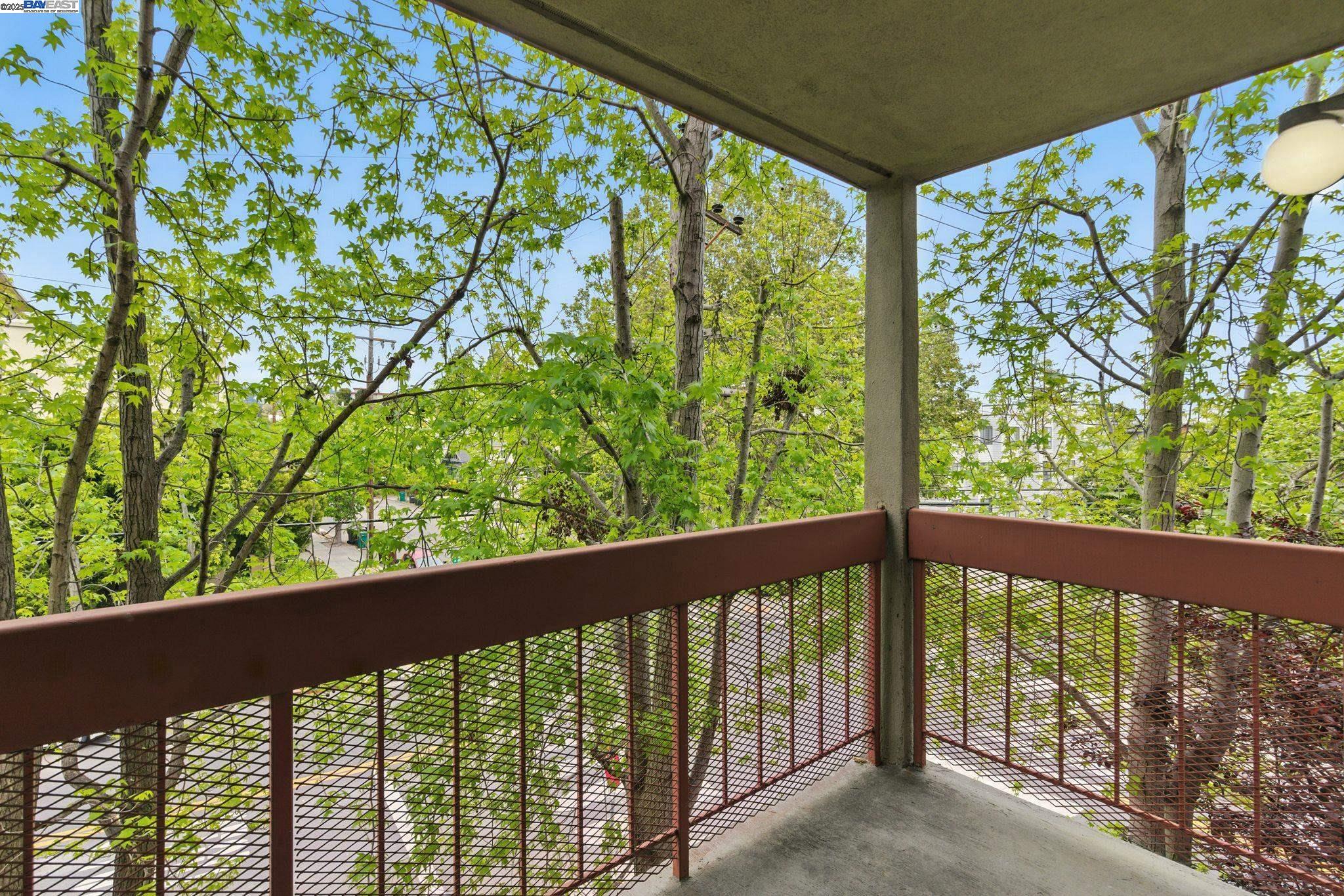 Detail Gallery Image 9 of 27 For 245 Perkins St #33,  Oakland,  CA 94610 - 2 Beds | 2 Baths