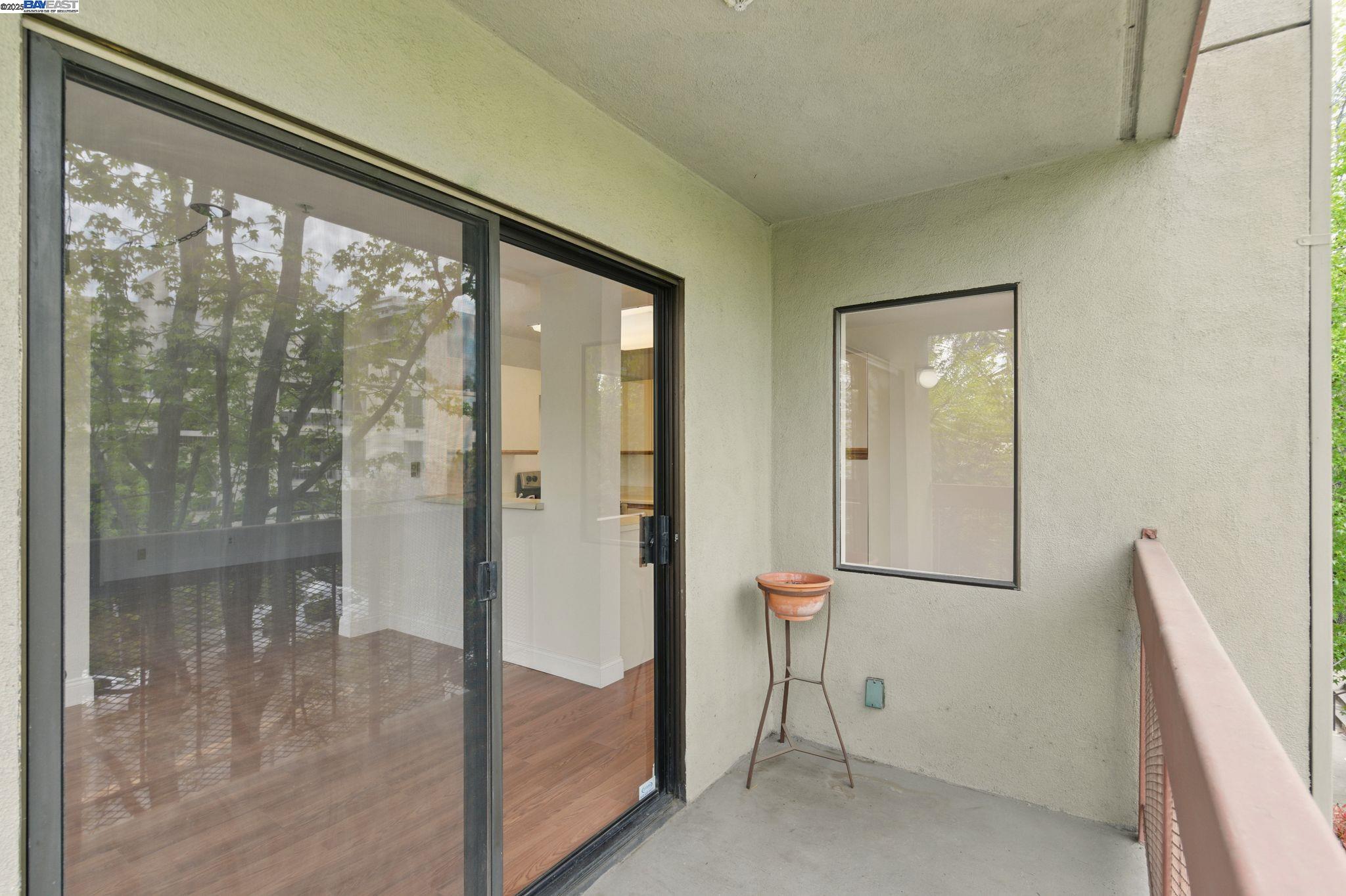 Detail Gallery Image 10 of 27 For 245 Perkins St #33,  Oakland,  CA 94610 - 2 Beds | 2 Baths