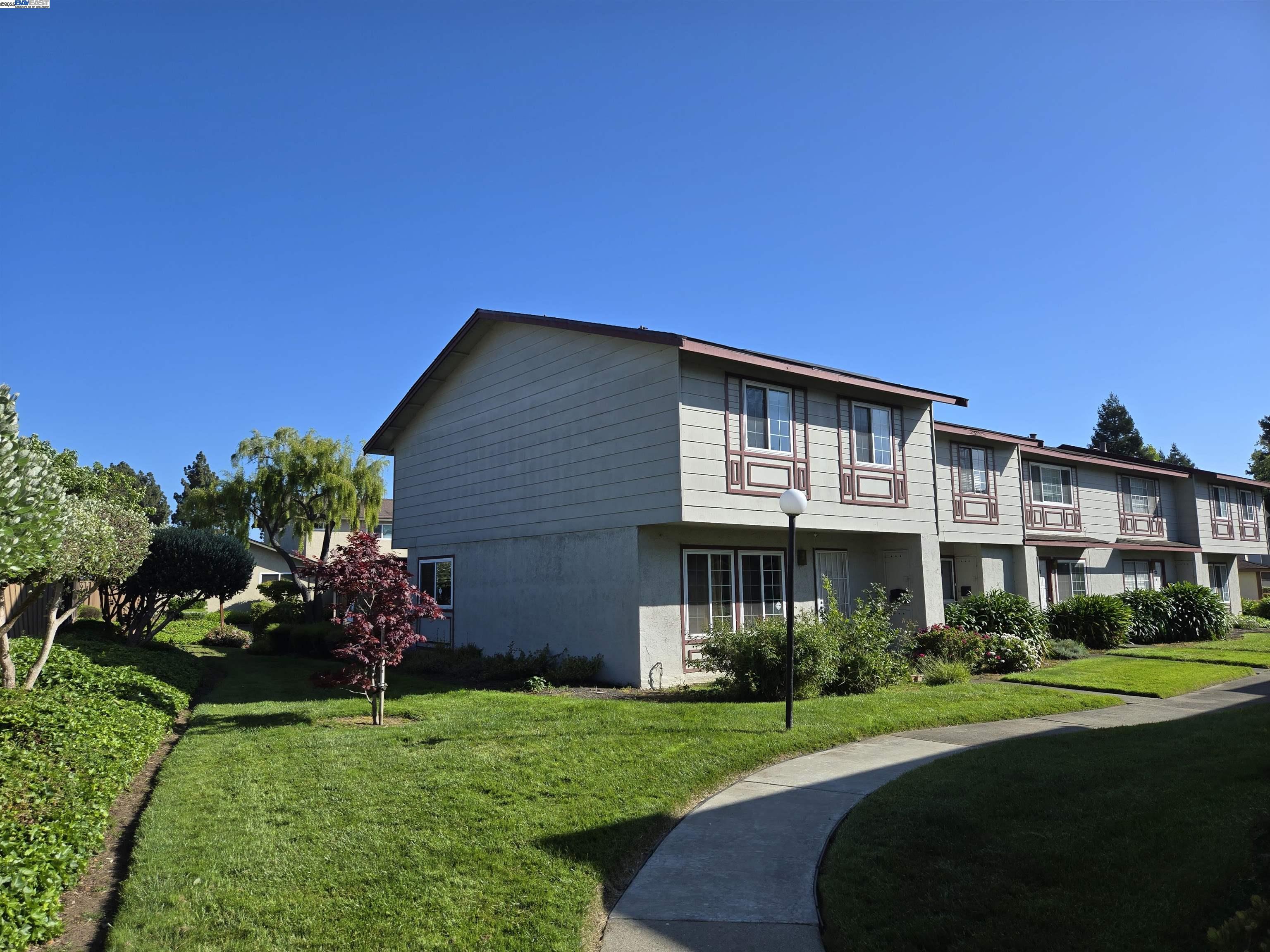 Detail Gallery Image 2 of 26 For 34179 Bowling Green Cmn, Fremont,  CA 94555 - 4 Beds | 2/1 Baths