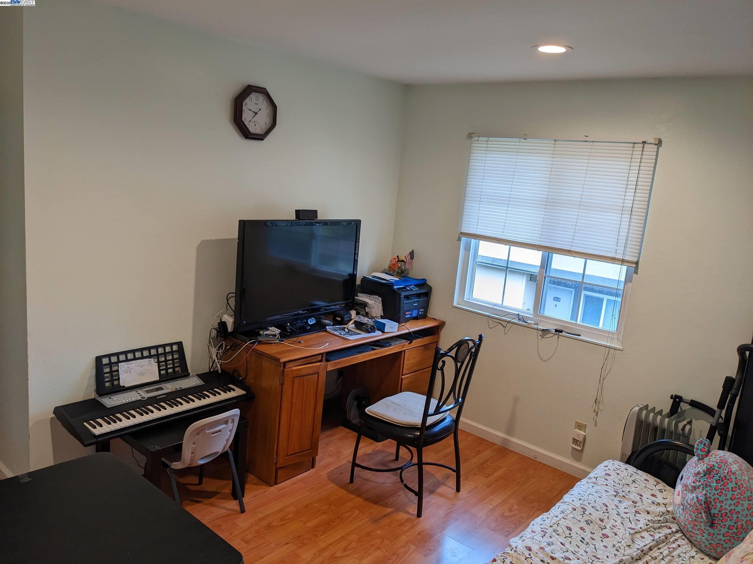 Detail Gallery Image 15 of 26 For 34179 Bowling Green Cmn, Fremont,  CA 94555 - 4 Beds | 2/1 Baths
