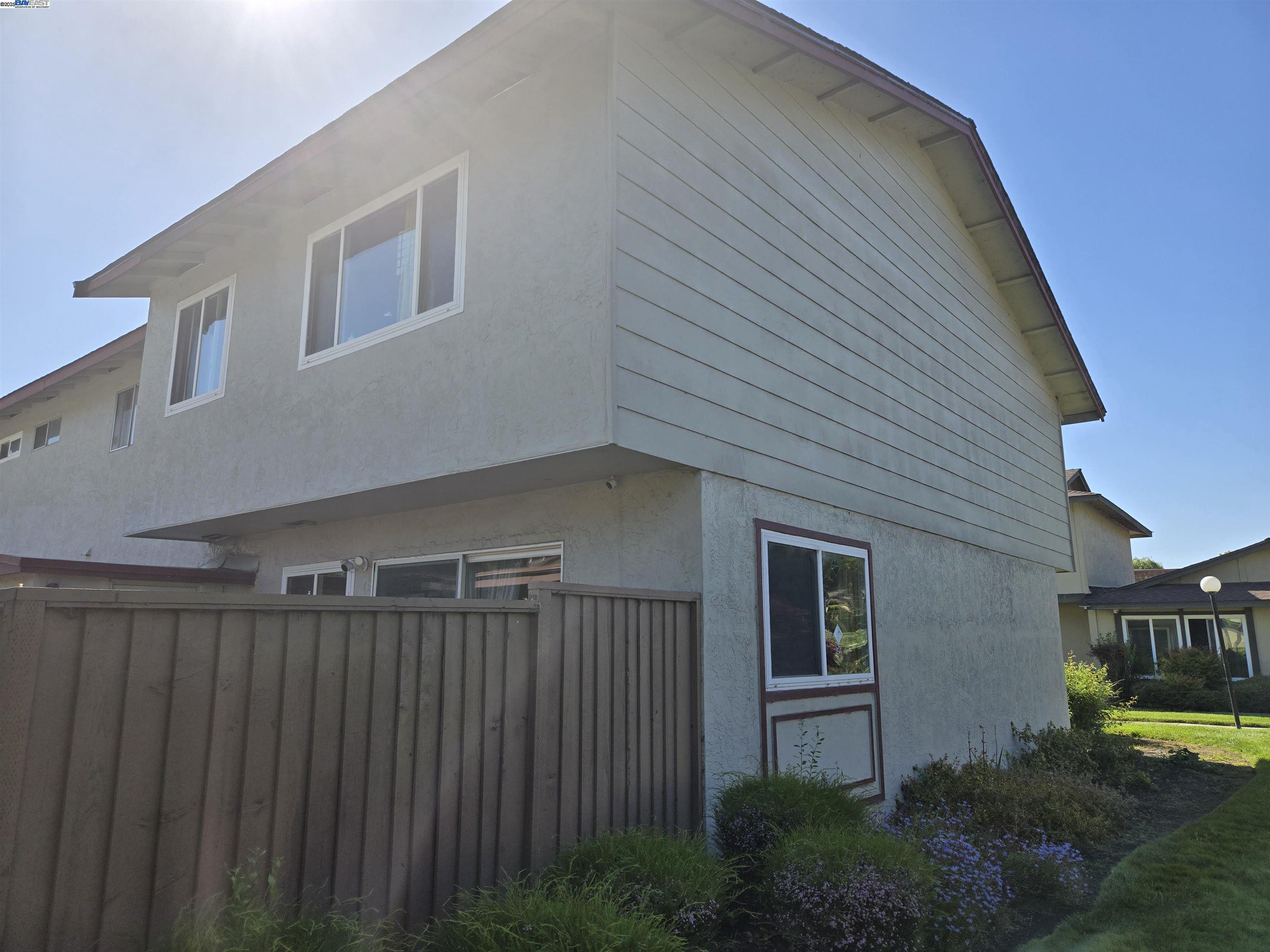 Detail Gallery Image 3 of 26 For 34179 Bowling Green Cmn, Fremont,  CA 94555 - 4 Beds | 2/1 Baths