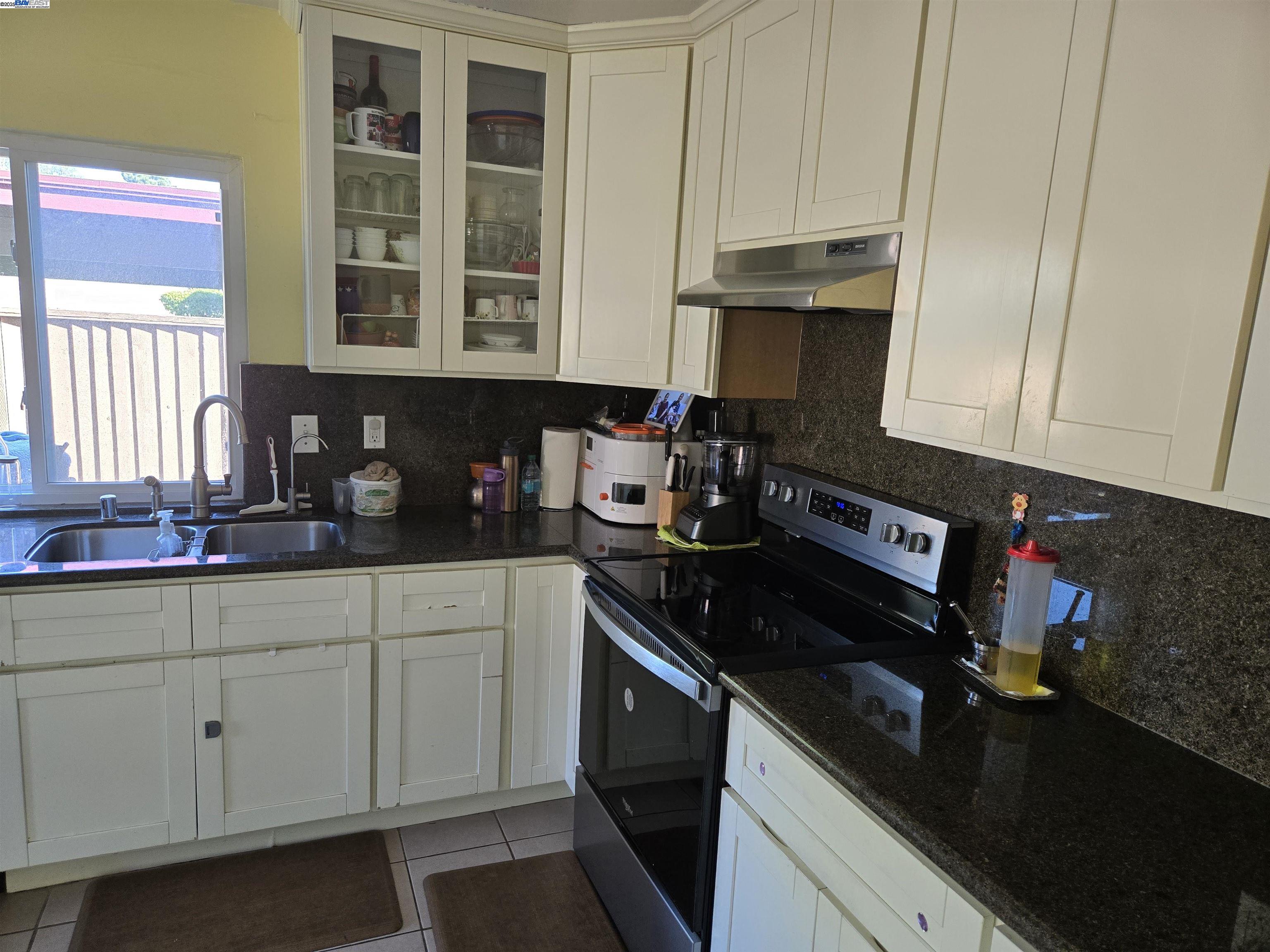Detail Gallery Image 7 of 26 For 34179 Bowling Green Cmn, Fremont,  CA 94555 - 4 Beds | 2/1 Baths