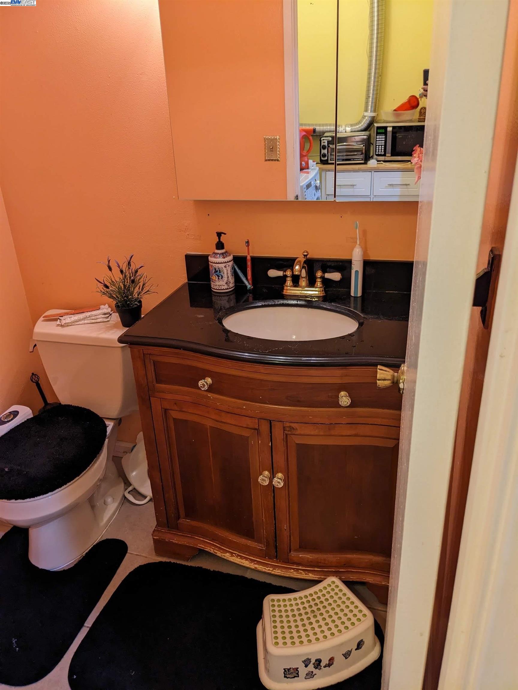 Detail Gallery Image 9 of 26 For 34179 Bowling Green Cmn, Fremont,  CA 94555 - 4 Beds | 2/1 Baths