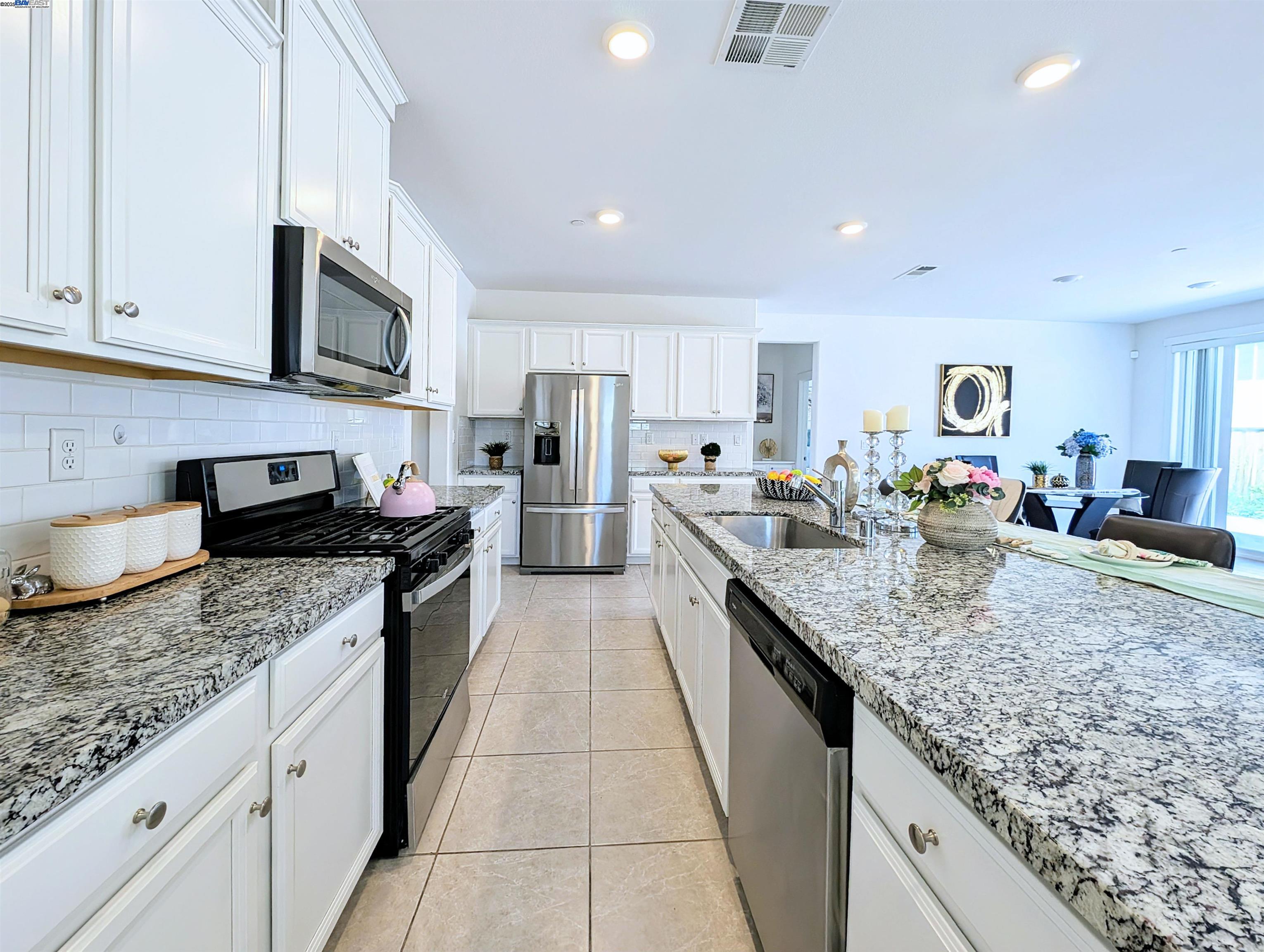 Detail Gallery Image 12 of 43 For 5315 Potter Valley Ln, Antioch,  CA 94531 - 4 Beds | 3 Baths