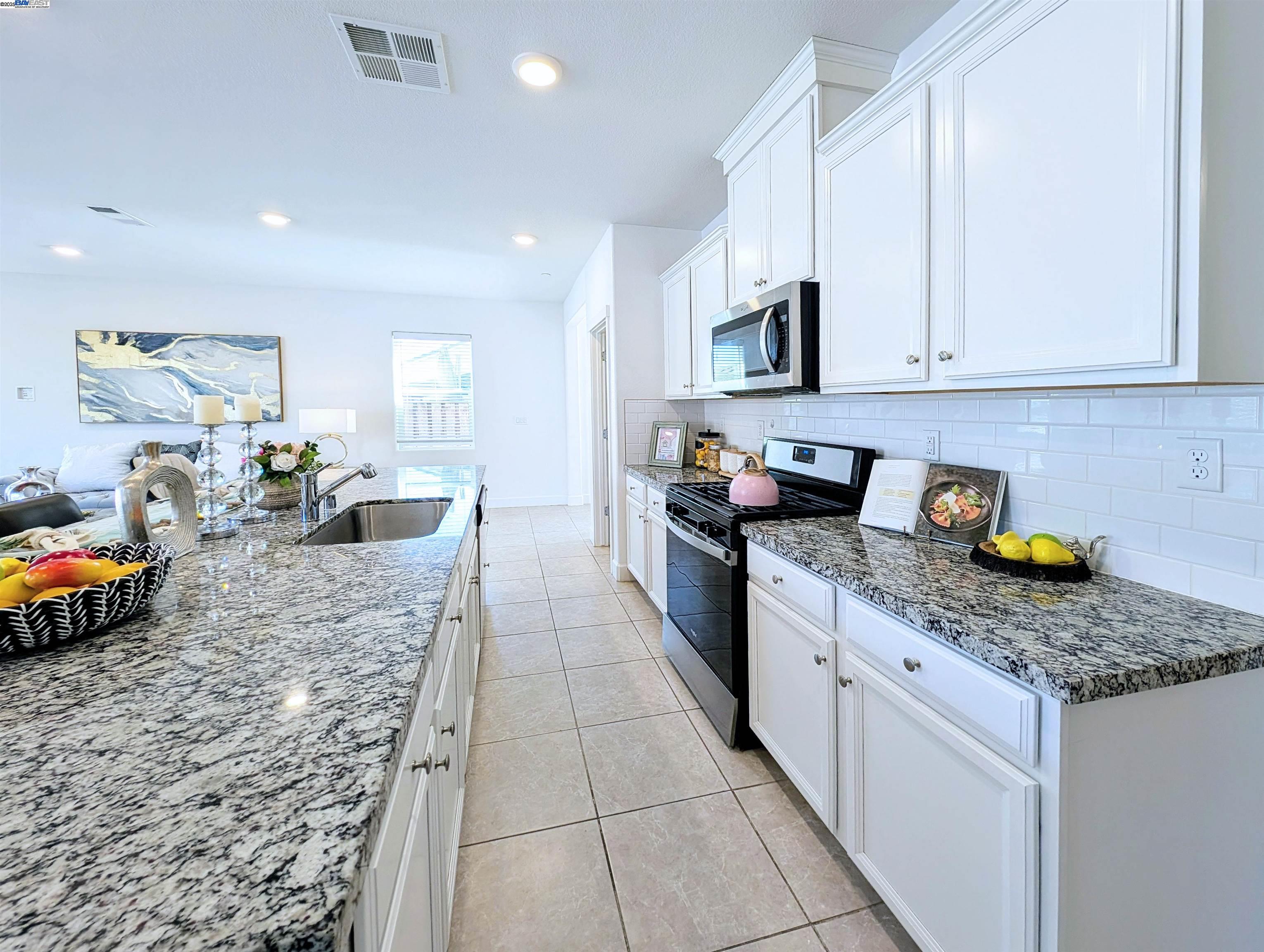Detail Gallery Image 14 of 43 For 5315 Potter Valley Ln, Antioch,  CA 94531 - 4 Beds | 3 Baths