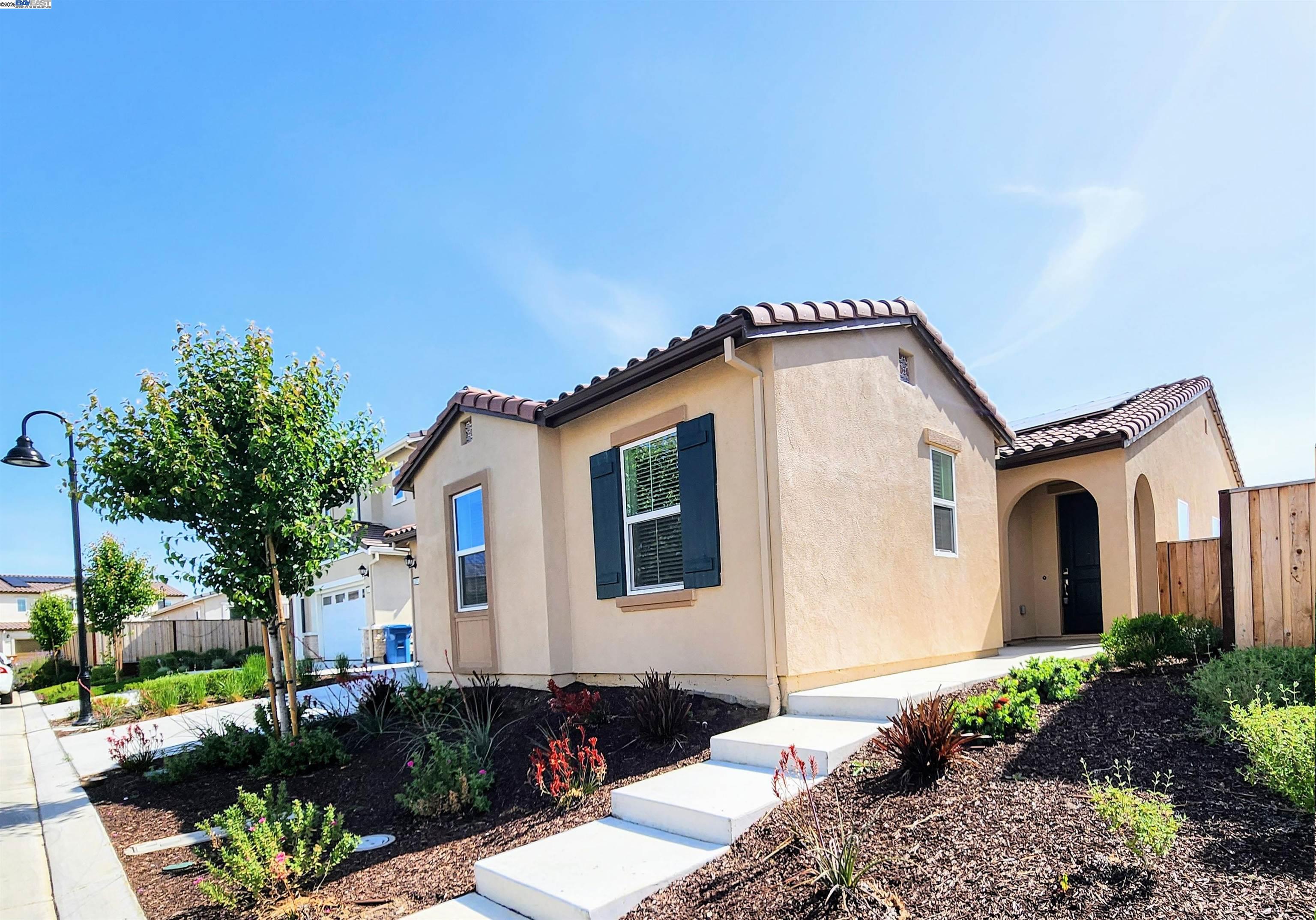 Detail Gallery Image 3 of 43 For 5315 Potter Valley Ln, Antioch,  CA 94531 - 4 Beds | 3 Baths