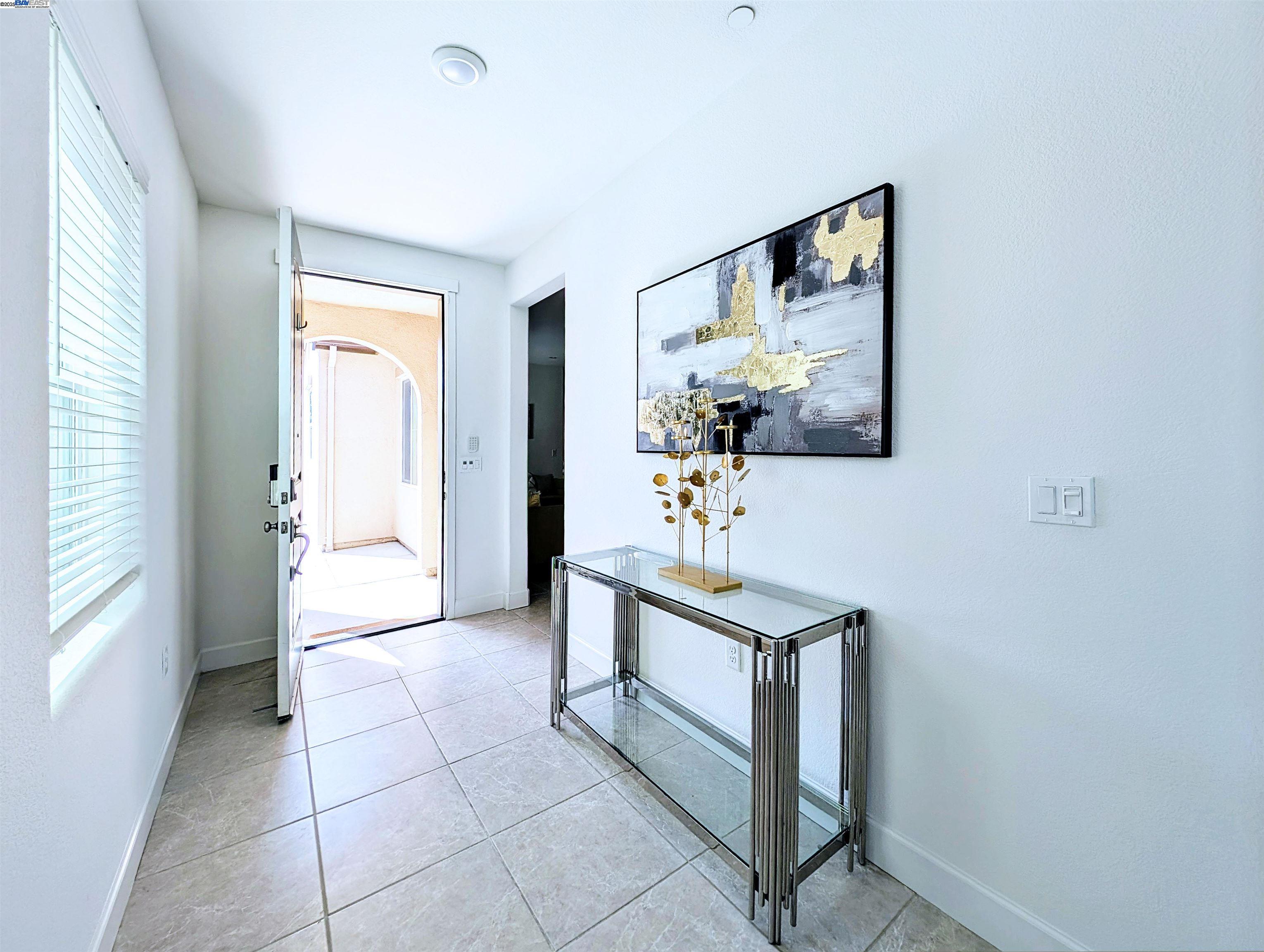 Detail Gallery Image 4 of 43 For 5315 Potter Valley Ln, Antioch,  CA 94531 - 4 Beds | 3 Baths