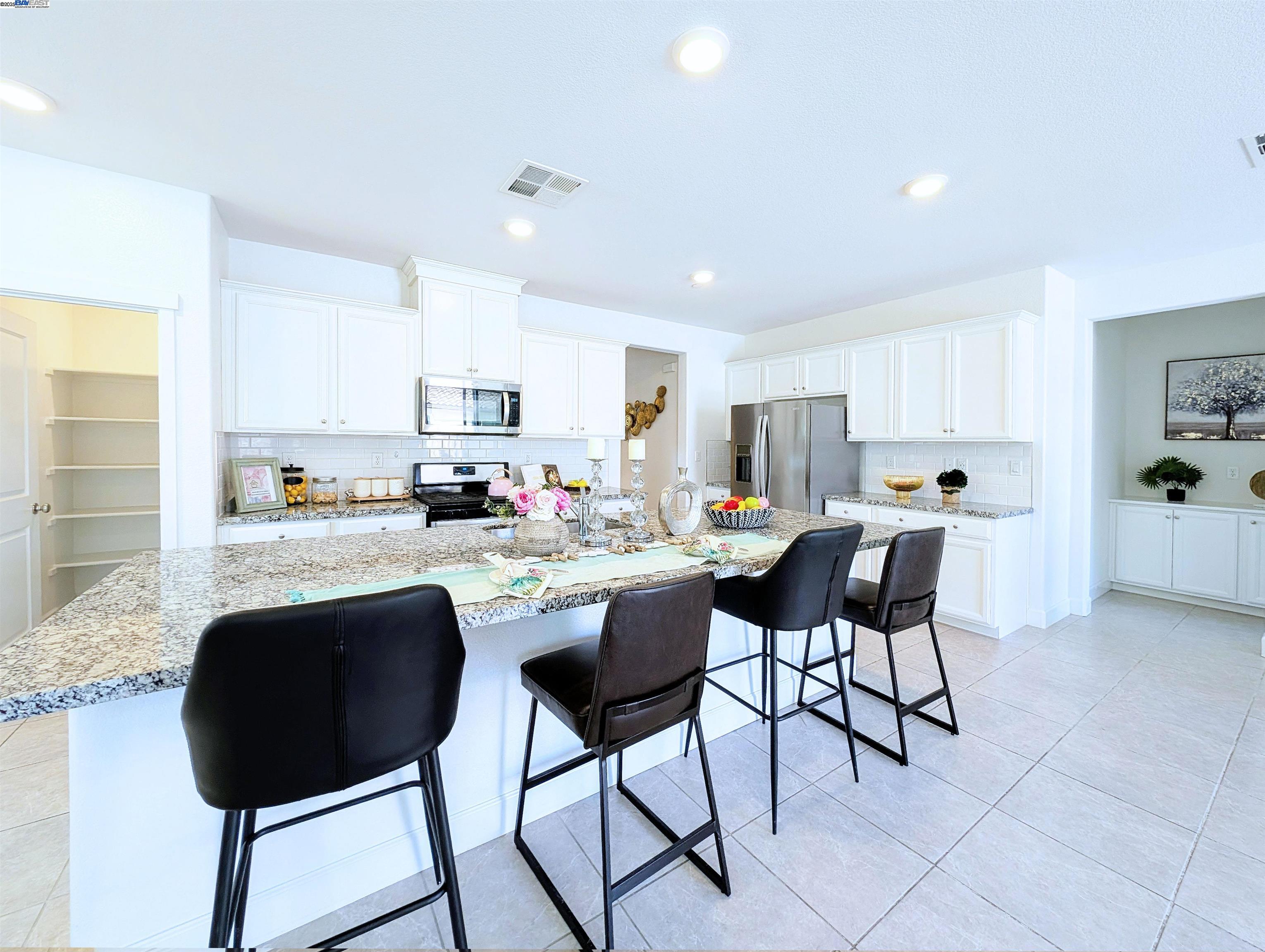 Detail Gallery Image 10 of 43 For 5315 Potter Valley Ln, Antioch,  CA 94531 - 4 Beds | 3 Baths