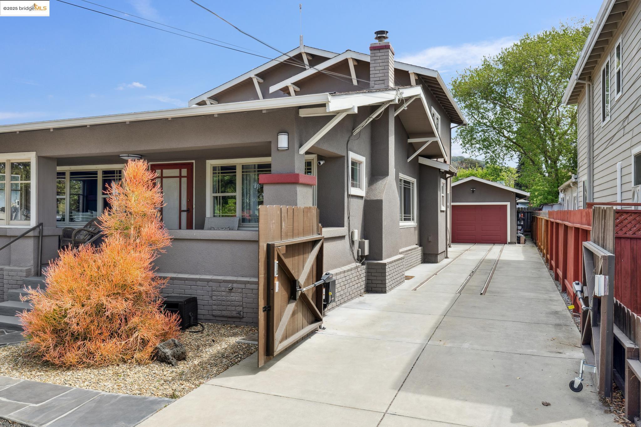 Detail Gallery Image 2 of 48 For 456 Mitchell Ave, San Leandro,  CA 94577 - 5 Beds | 3/1 Baths