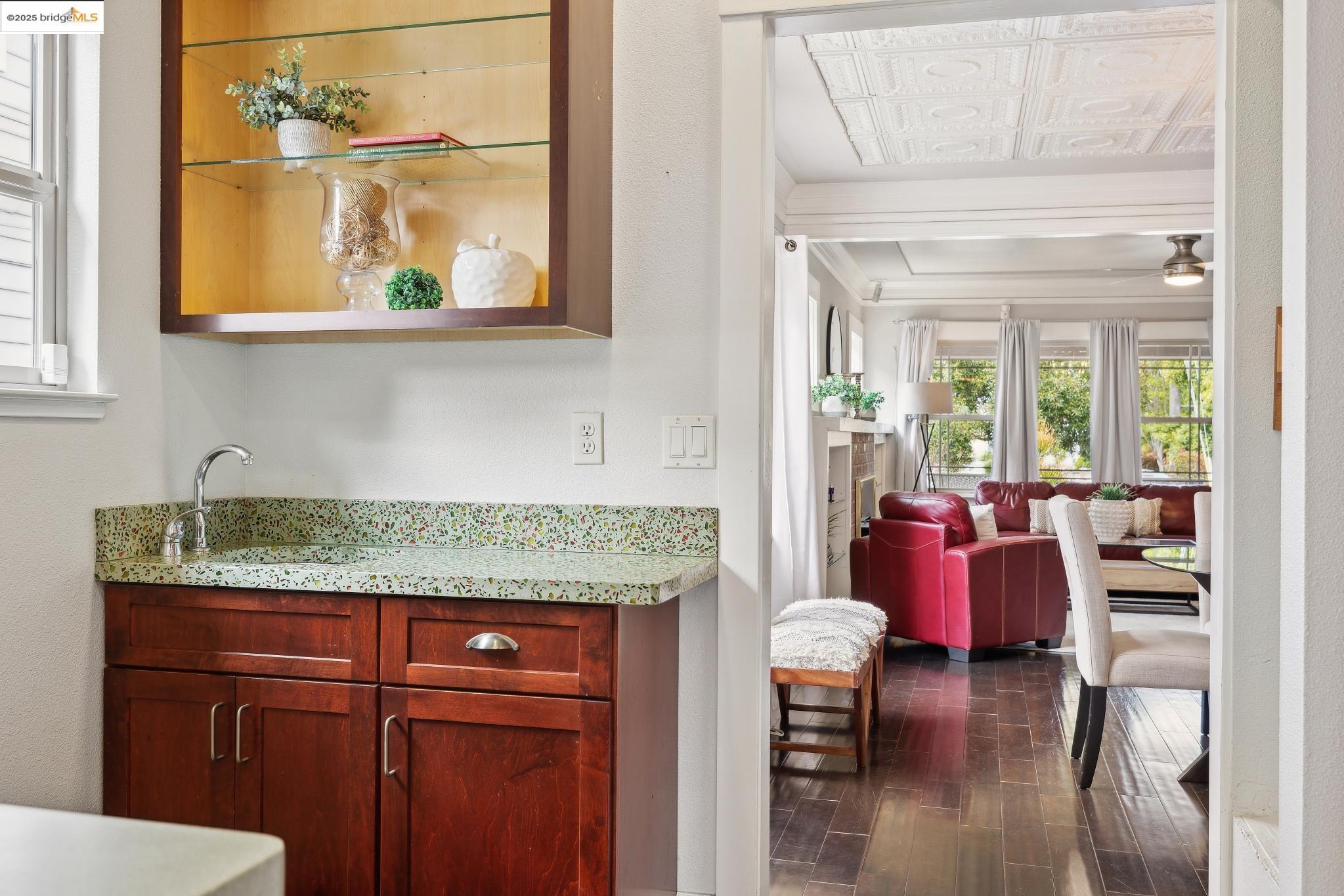 Detail Gallery Image 11 of 48 For 456 Mitchell Ave, San Leandro,  CA 94577 - 5 Beds | 3/1 Baths