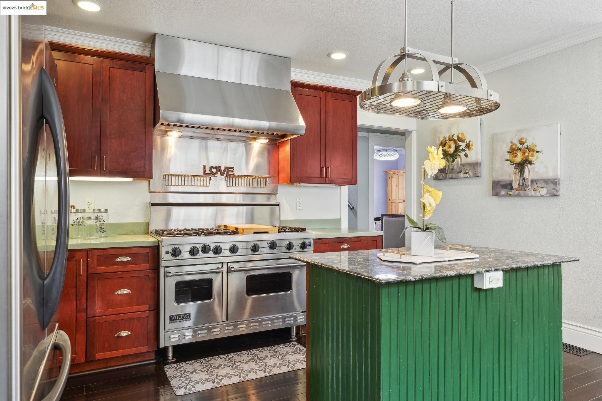 Detail Gallery Image 13 of 48 For 456 Mitchell Ave, San Leandro,  CA 94577 - 5 Beds | 3/1 Baths