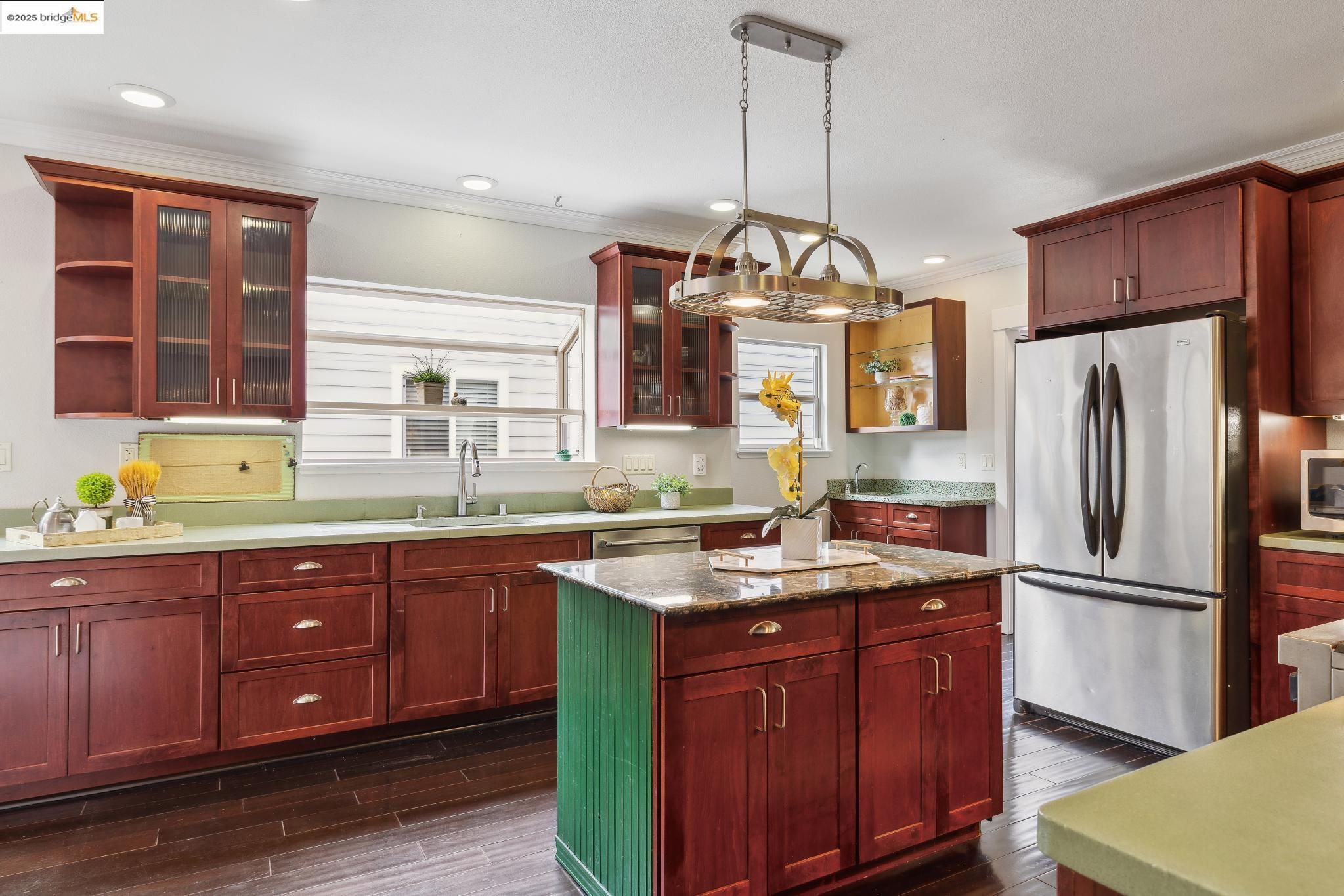 Detail Gallery Image 14 of 48 For 456 Mitchell Ave, San Leandro,  CA 94577 - 5 Beds | 3/1 Baths