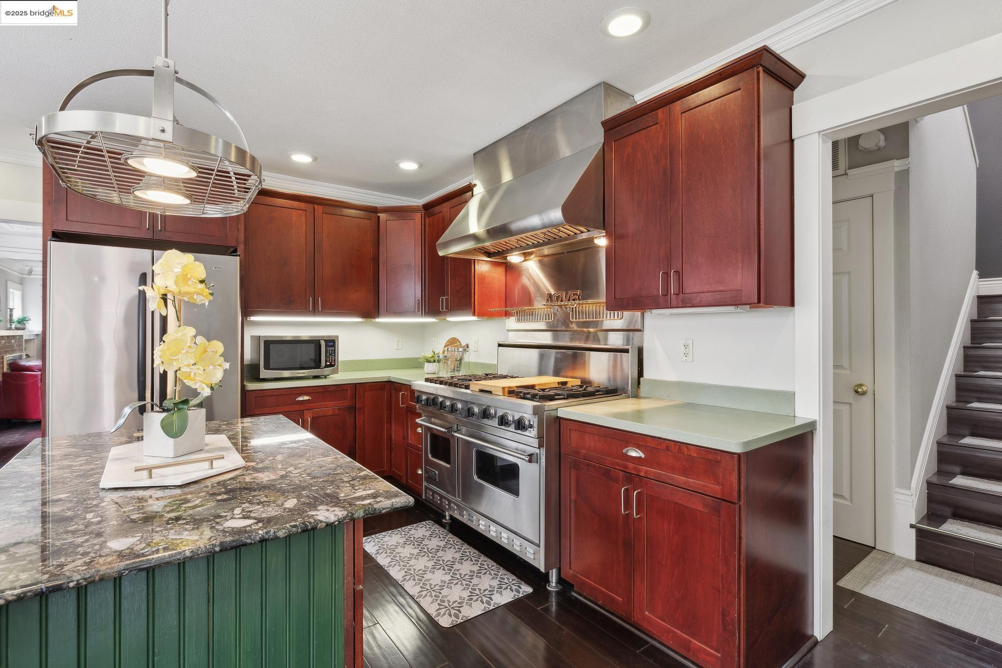 Detail Gallery Image 15 of 48 For 456 Mitchell Ave, San Leandro,  CA 94577 - 5 Beds | 3/1 Baths