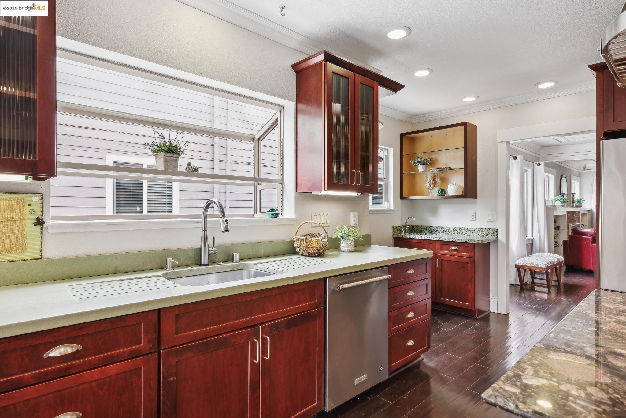 Detail Gallery Image 16 of 48 For 456 Mitchell Ave, San Leandro,  CA 94577 - 5 Beds | 3/1 Baths