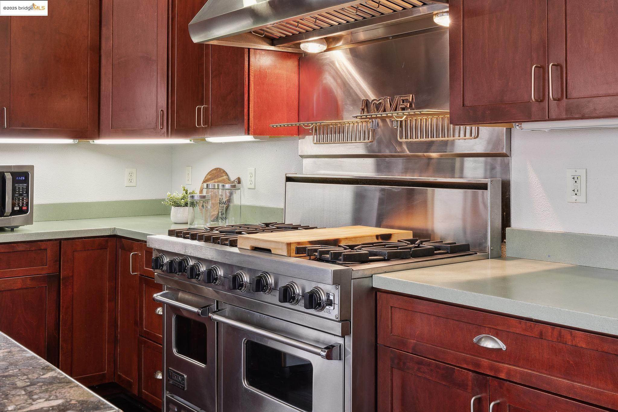 Detail Gallery Image 17 of 48 For 456 Mitchell Ave, San Leandro,  CA 94577 - 5 Beds | 3/1 Baths