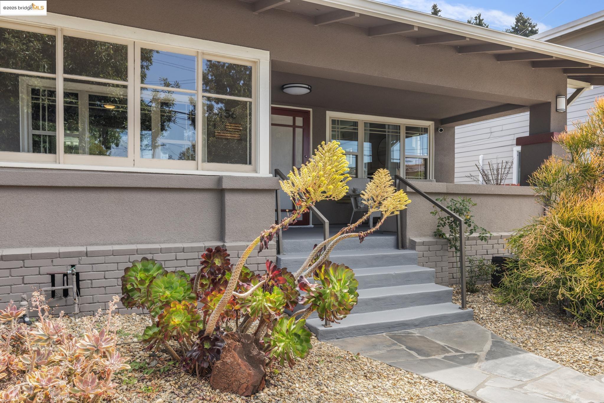 Detail Gallery Image 3 of 48 For 456 Mitchell Ave, San Leandro,  CA 94577 - 5 Beds | 3/1 Baths