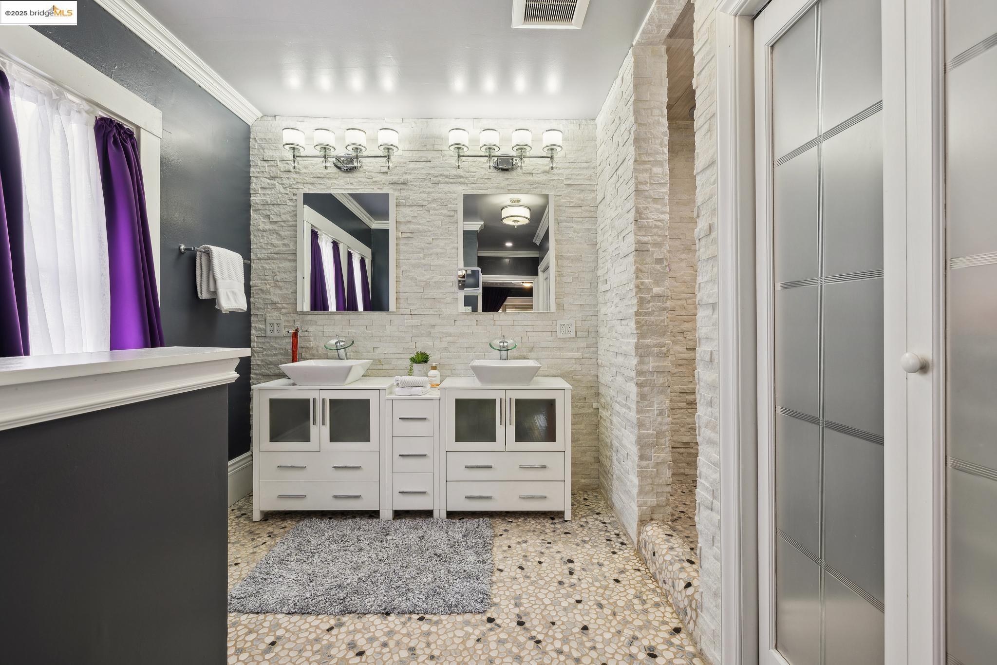 Detail Gallery Image 23 of 48 For 456 Mitchell Ave, San Leandro,  CA 94577 - 5 Beds | 3/1 Baths