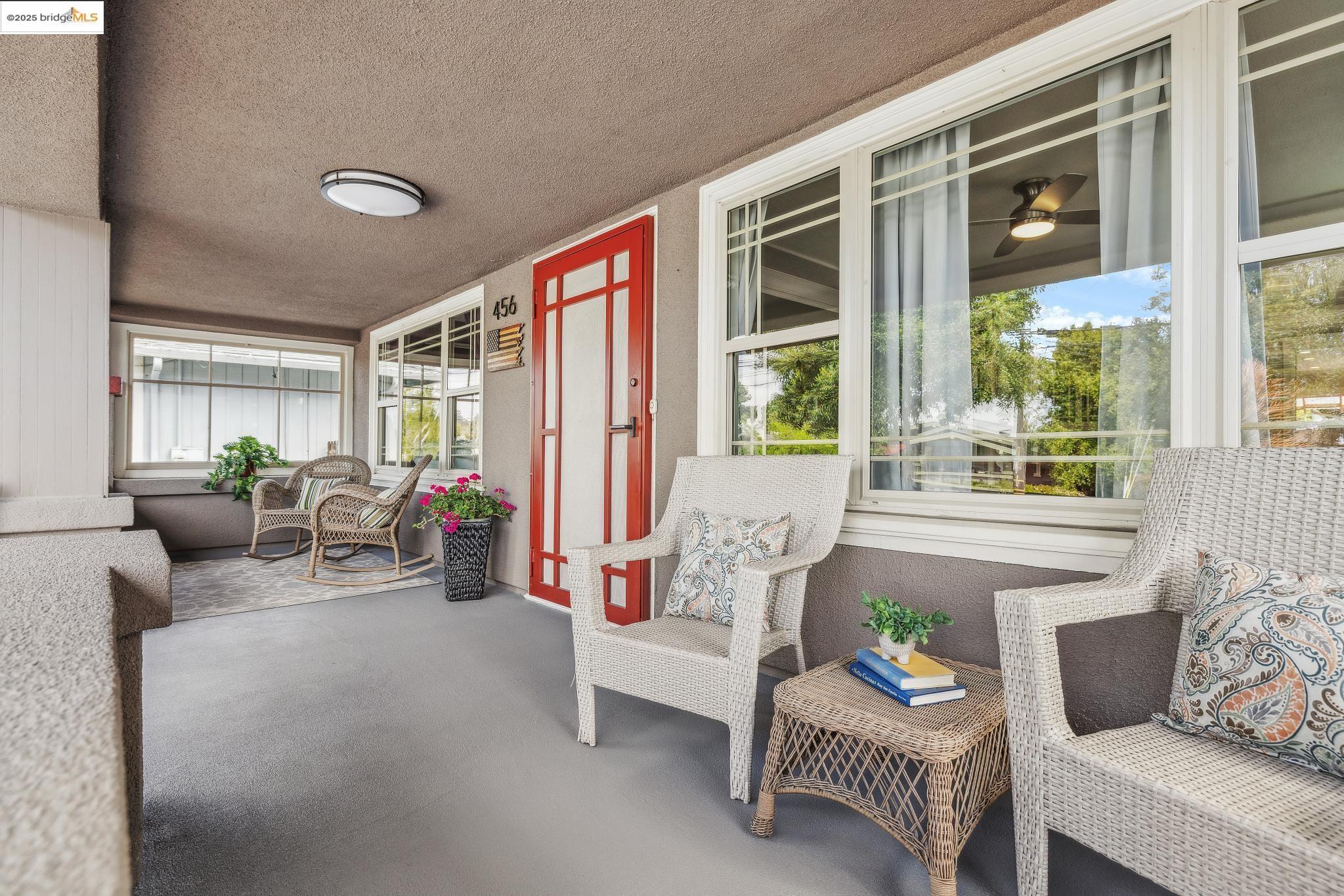 Detail Gallery Image 4 of 48 For 456 Mitchell Ave, San Leandro,  CA 94577 - 5 Beds | 3/1 Baths