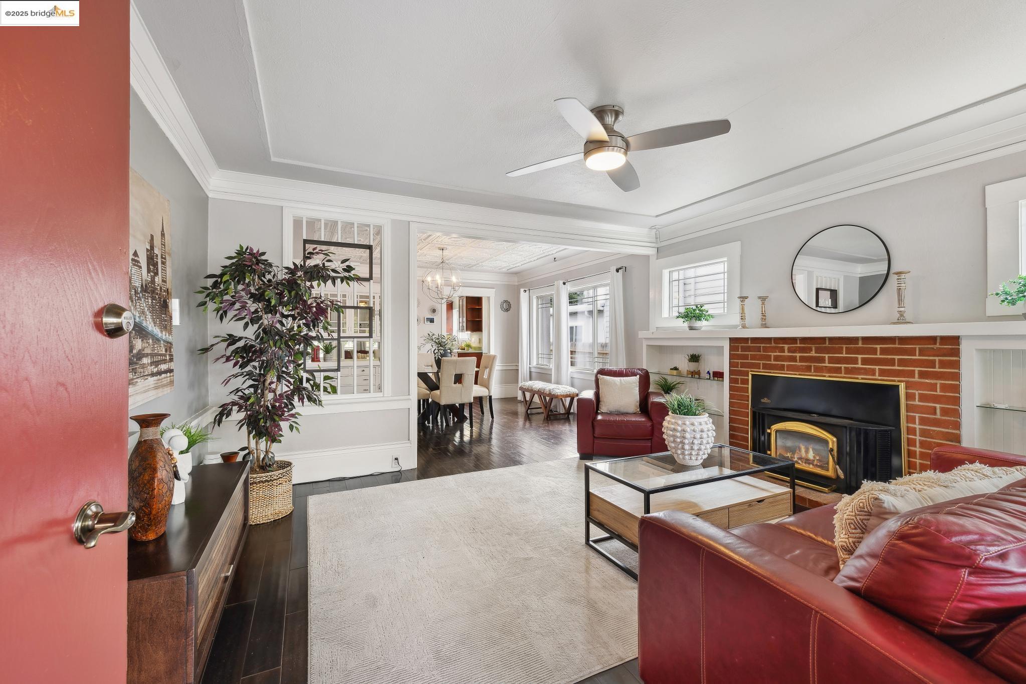 Detail Gallery Image 5 of 48 For 456 Mitchell Ave, San Leandro,  CA 94577 - 5 Beds | 3/1 Baths