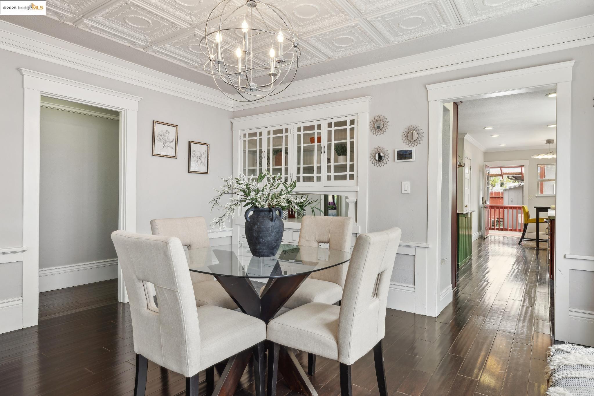 Detail Gallery Image 8 of 48 For 456 Mitchell Ave, San Leandro,  CA 94577 - 5 Beds | 3/1 Baths
