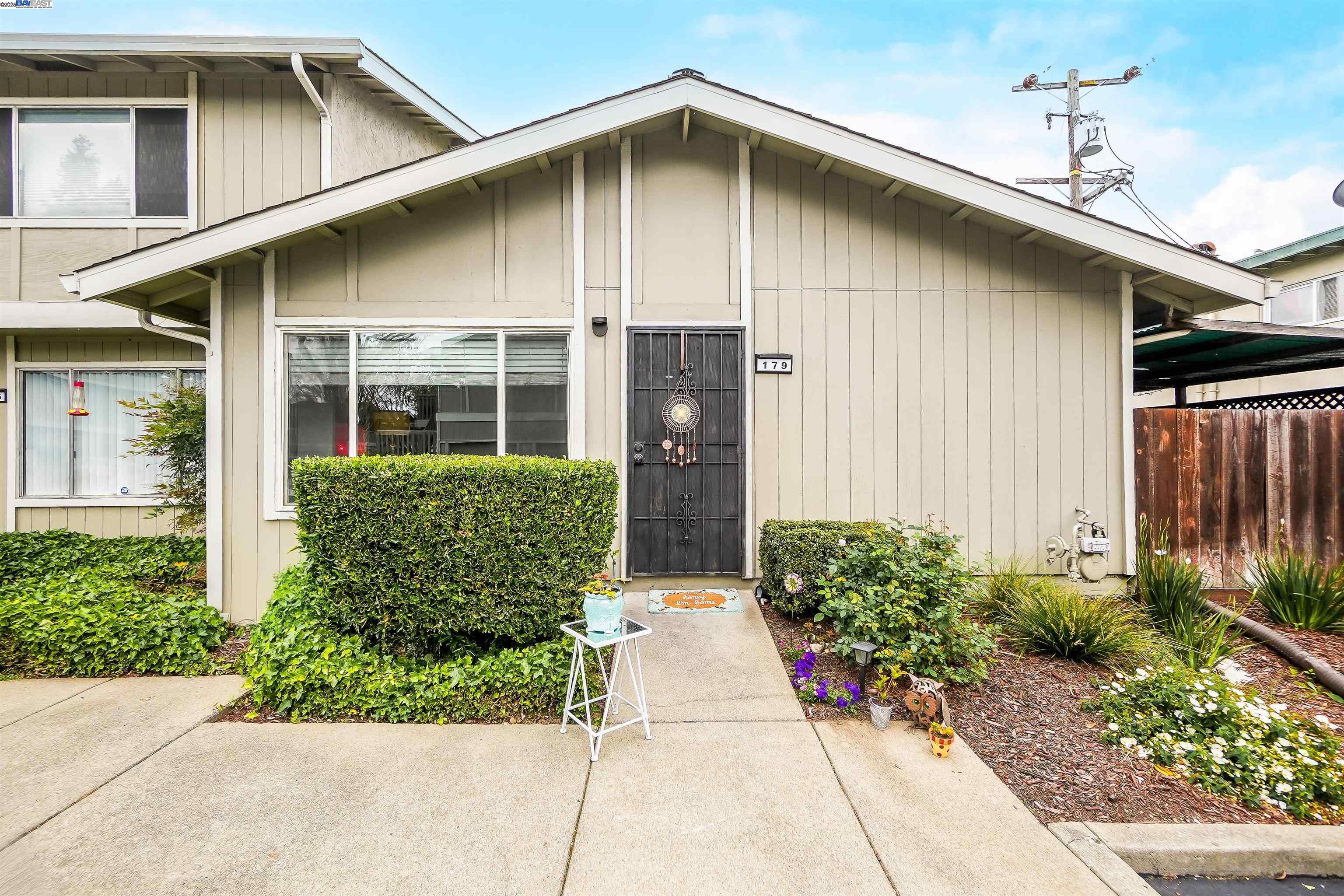 Detail Gallery Image 1 of 44 For 179 Loma Verde Dr, San Lorenzo,  CA 94580 - 3 Beds | 2 Baths