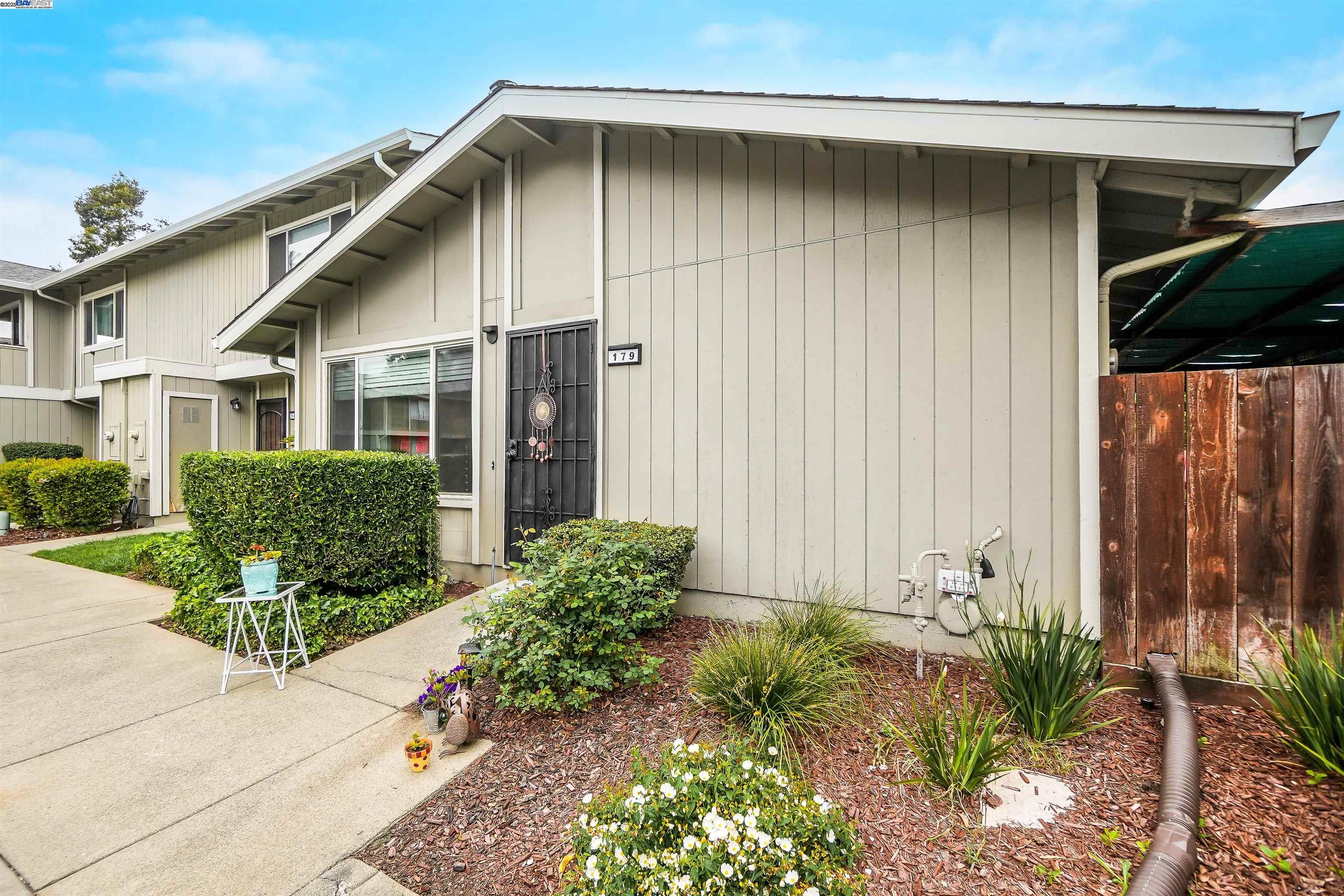 Detail Gallery Image 2 of 44 For 179 Loma Verde Dr, San Lorenzo,  CA 94580 - 3 Beds | 2 Baths